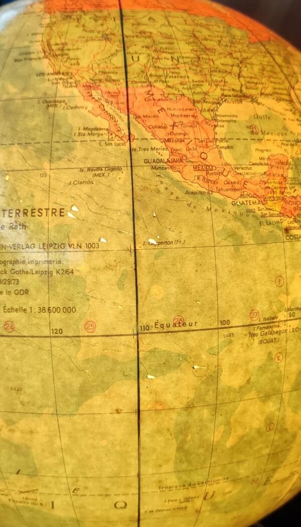 Ancien globe terrestre lumineux mappemonde en verre