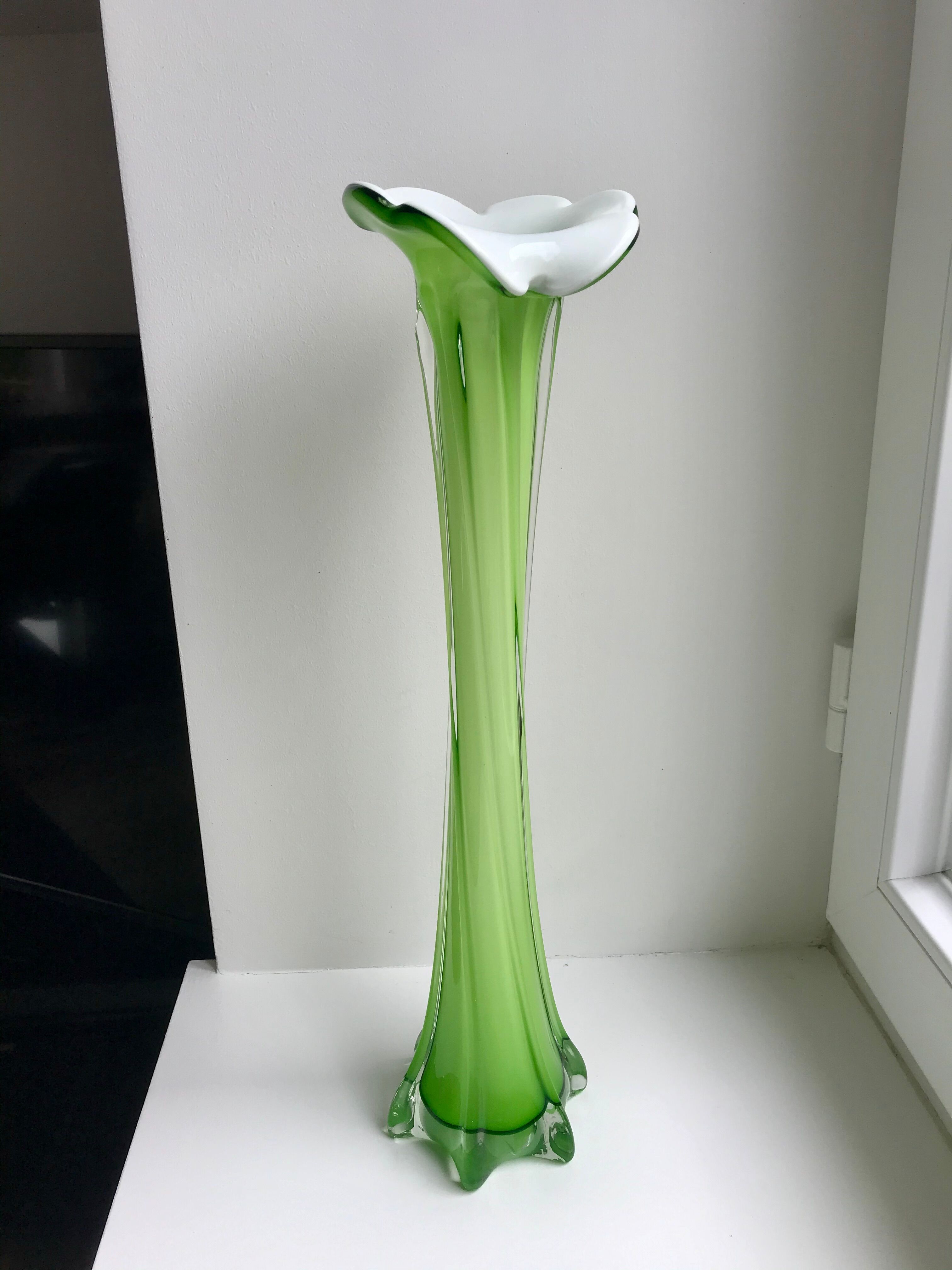 large soliflore vase in opaline and apple green glass Murano style 60s-70s