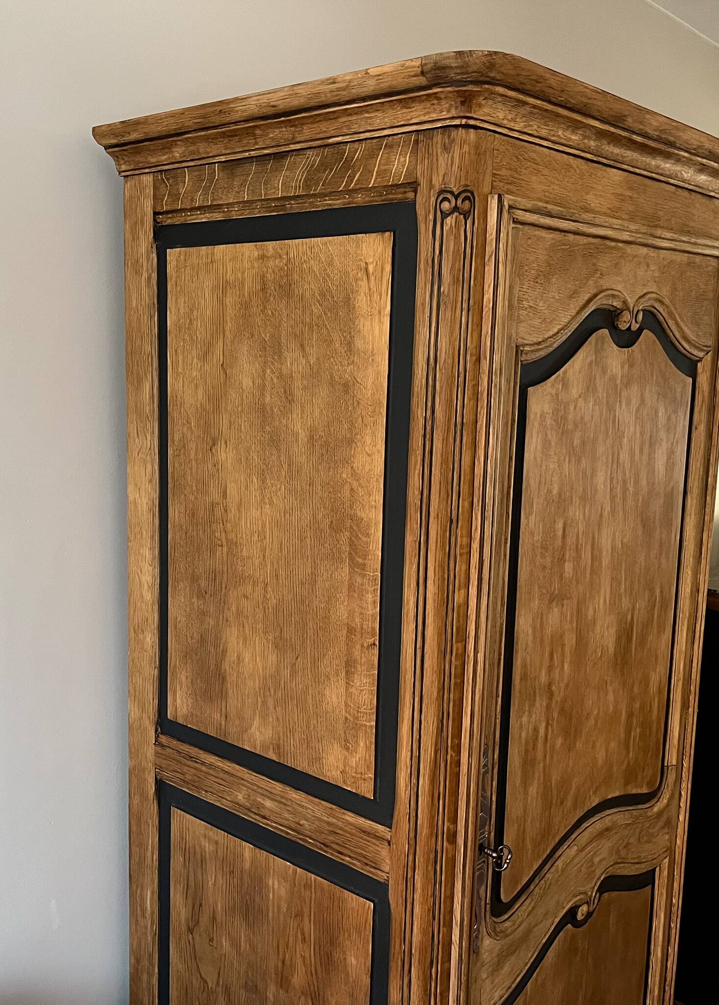 Old solid wood hosiery