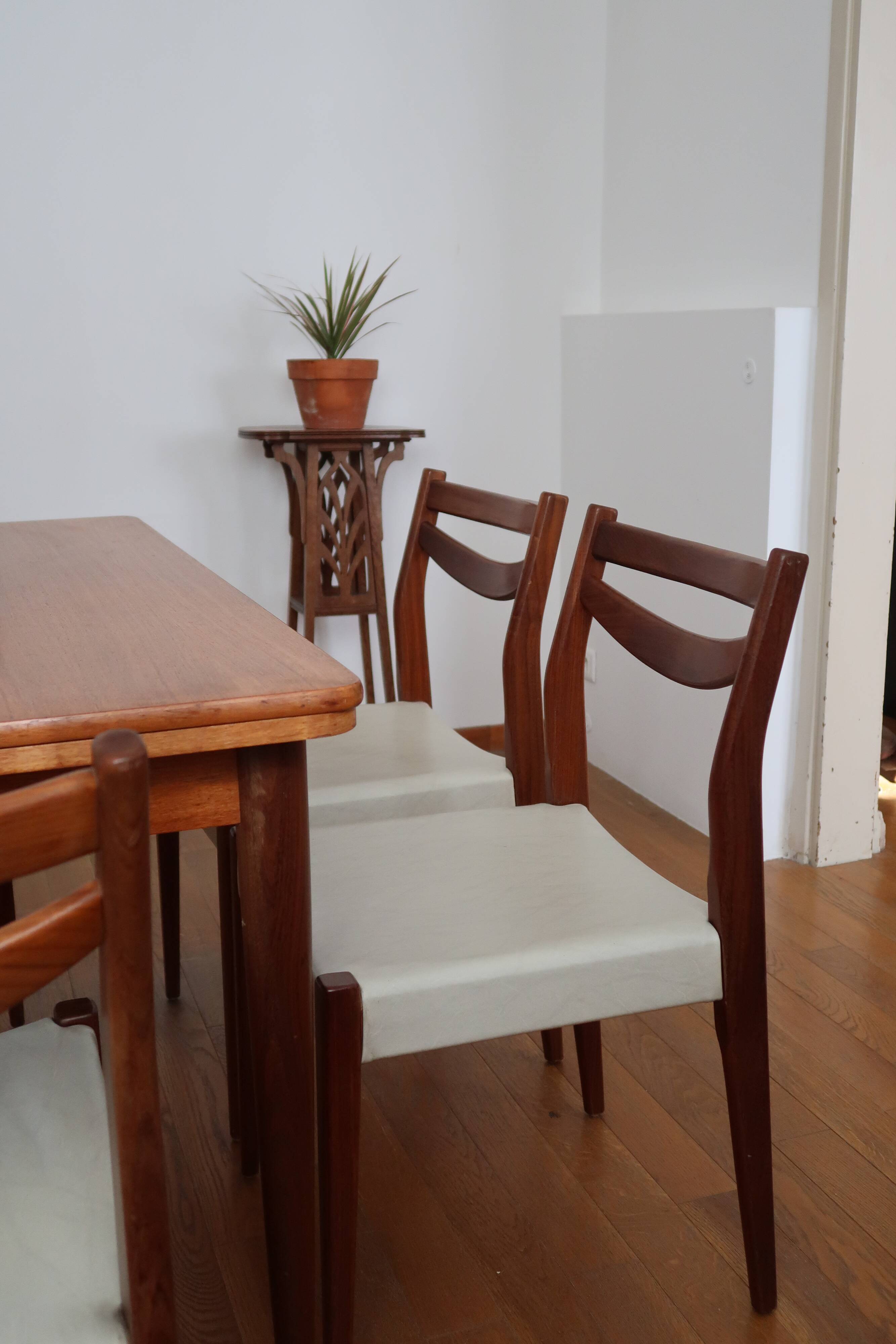 4 Scandinavian teak chairs 70