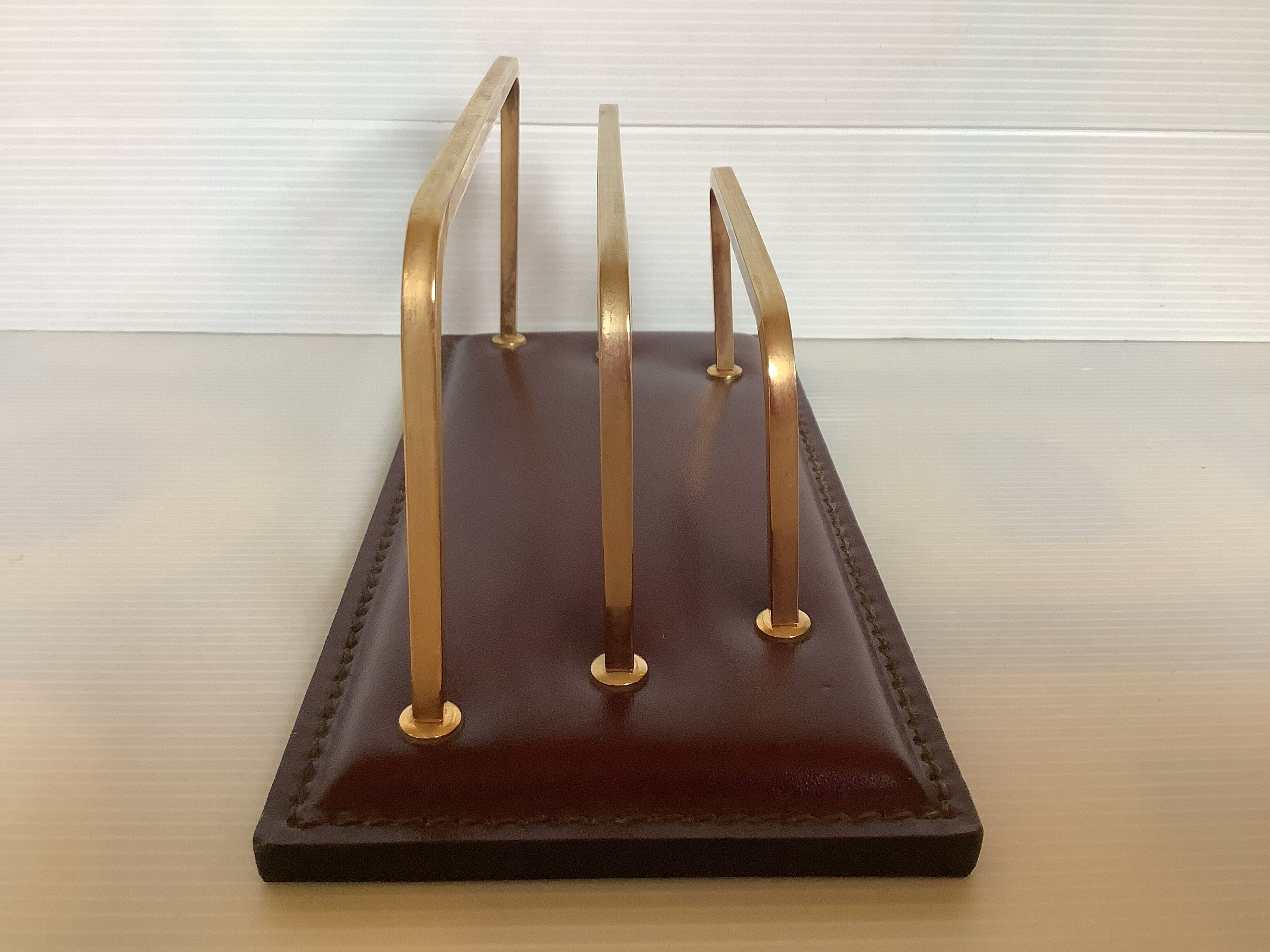 Mail rack brass garnet leather ILG Belgium