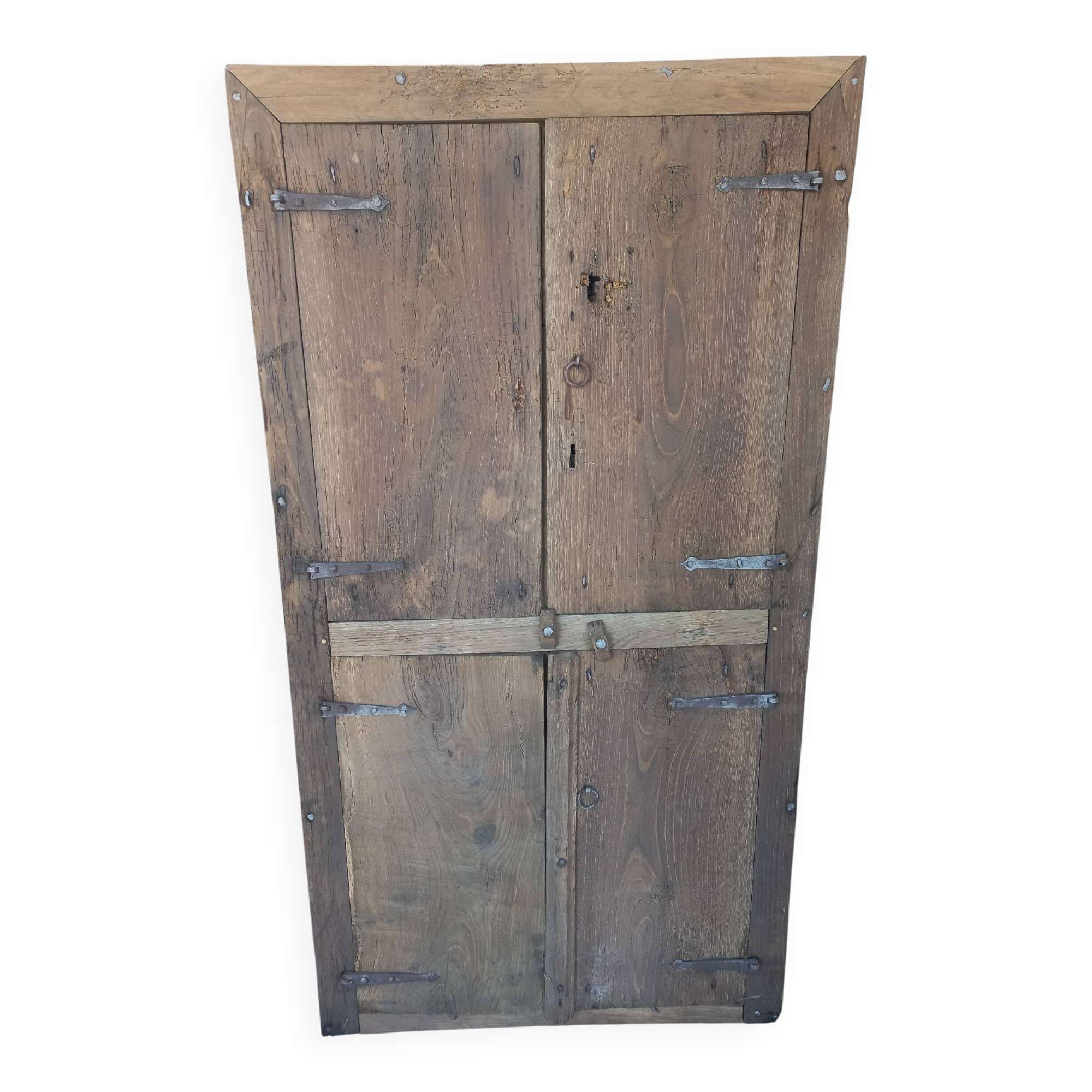 Armoire de montagne primitive