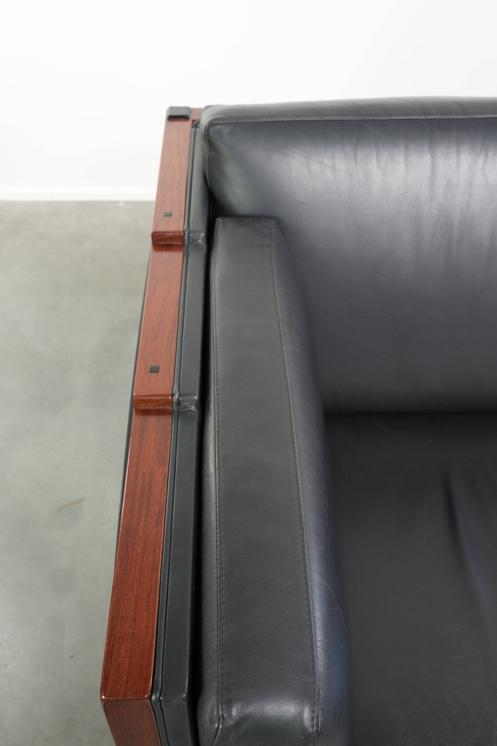 3-seater black cow leather sofa in timeless Art Deco design
