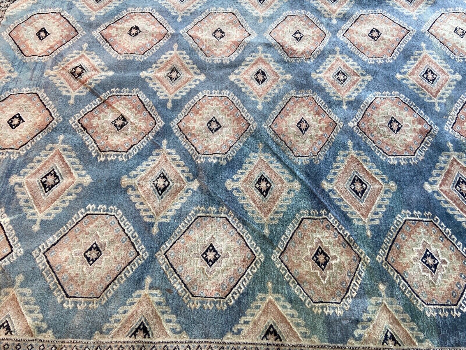 Tapis oriental fait main xxeme fond bleu 307 cm x 222 cm