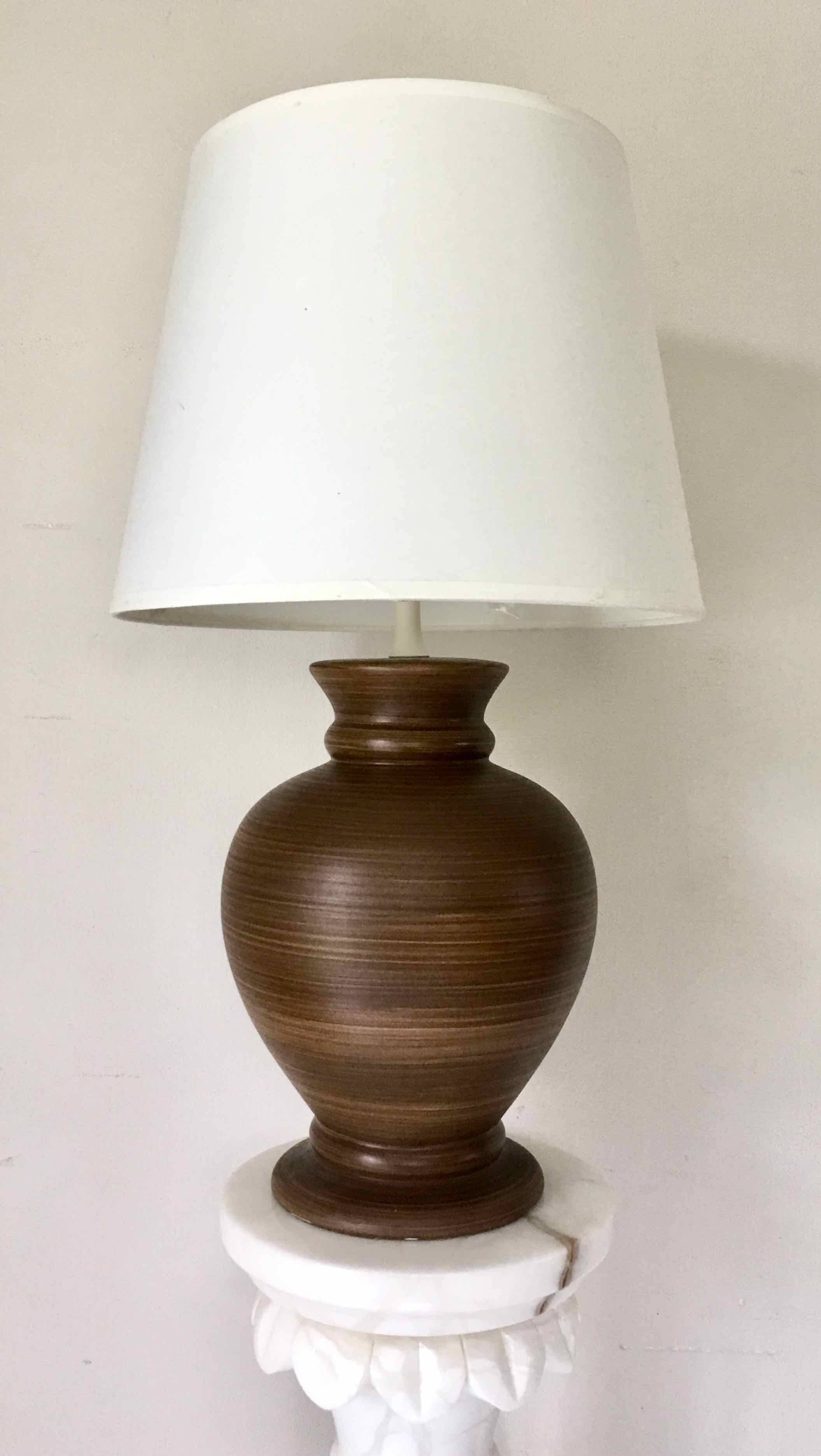 Lampe pied en terre cuite