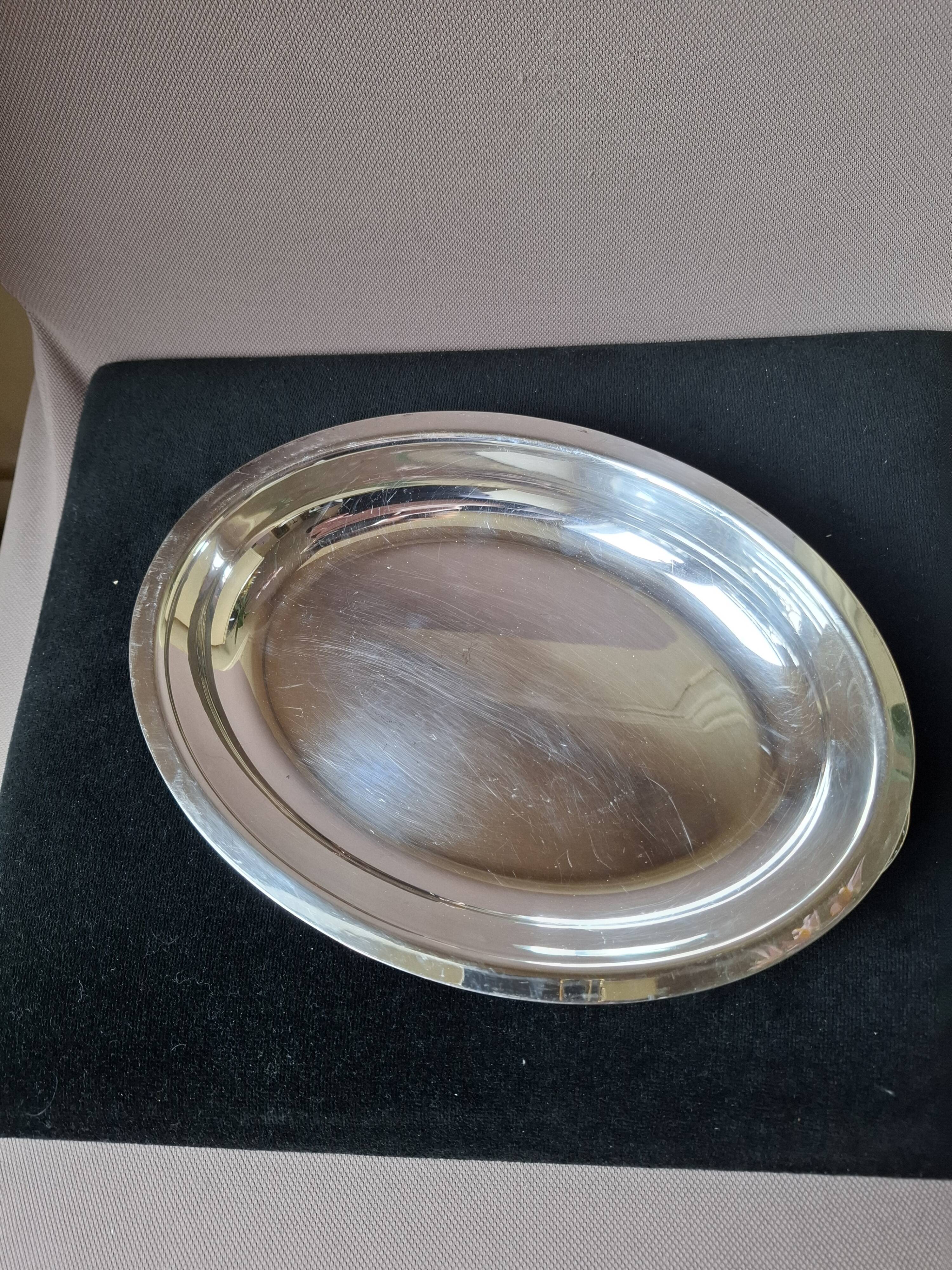 Oval silver-plated metal dish