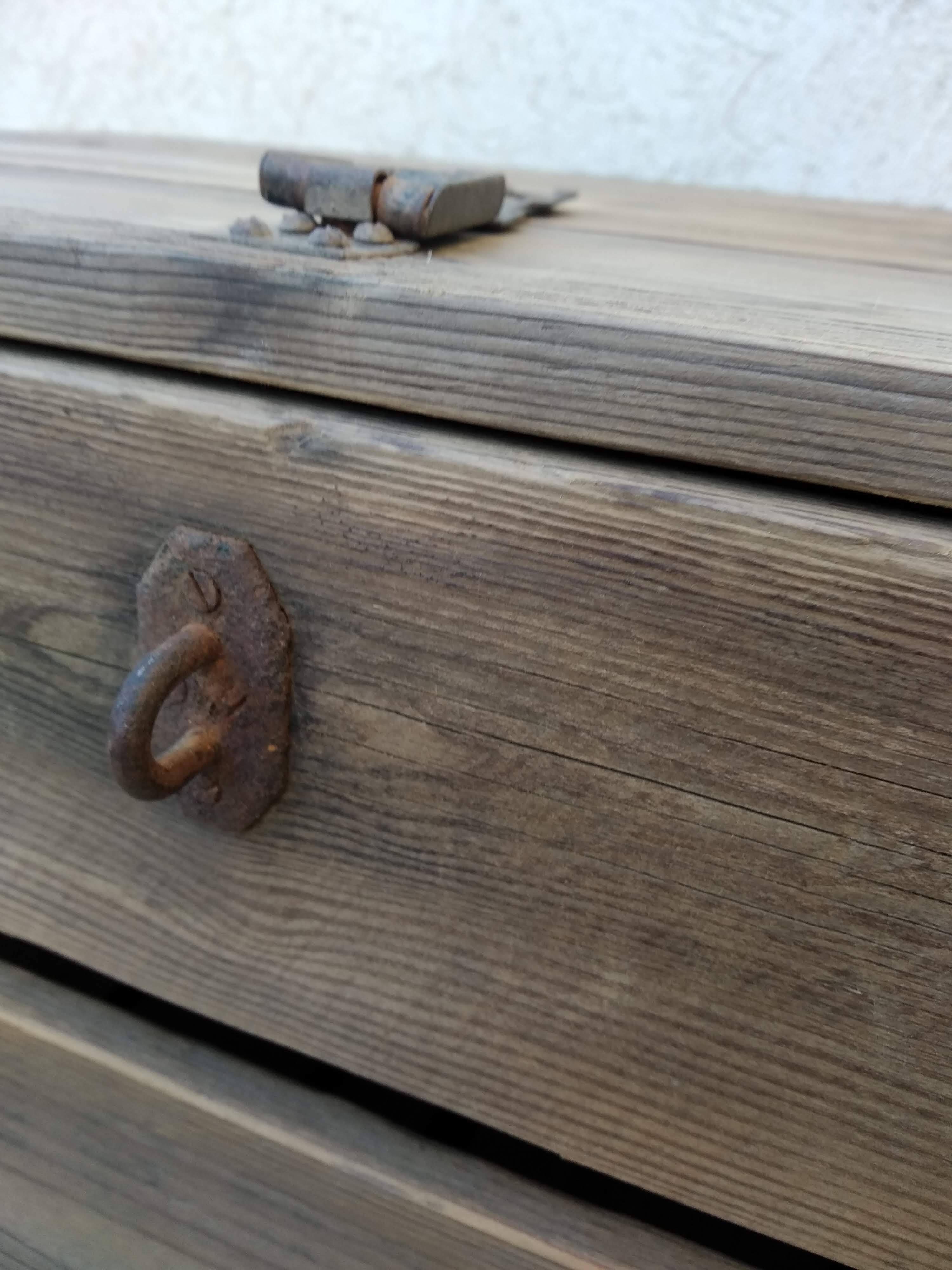 Old wooden box marked V.V Westerlee 1960