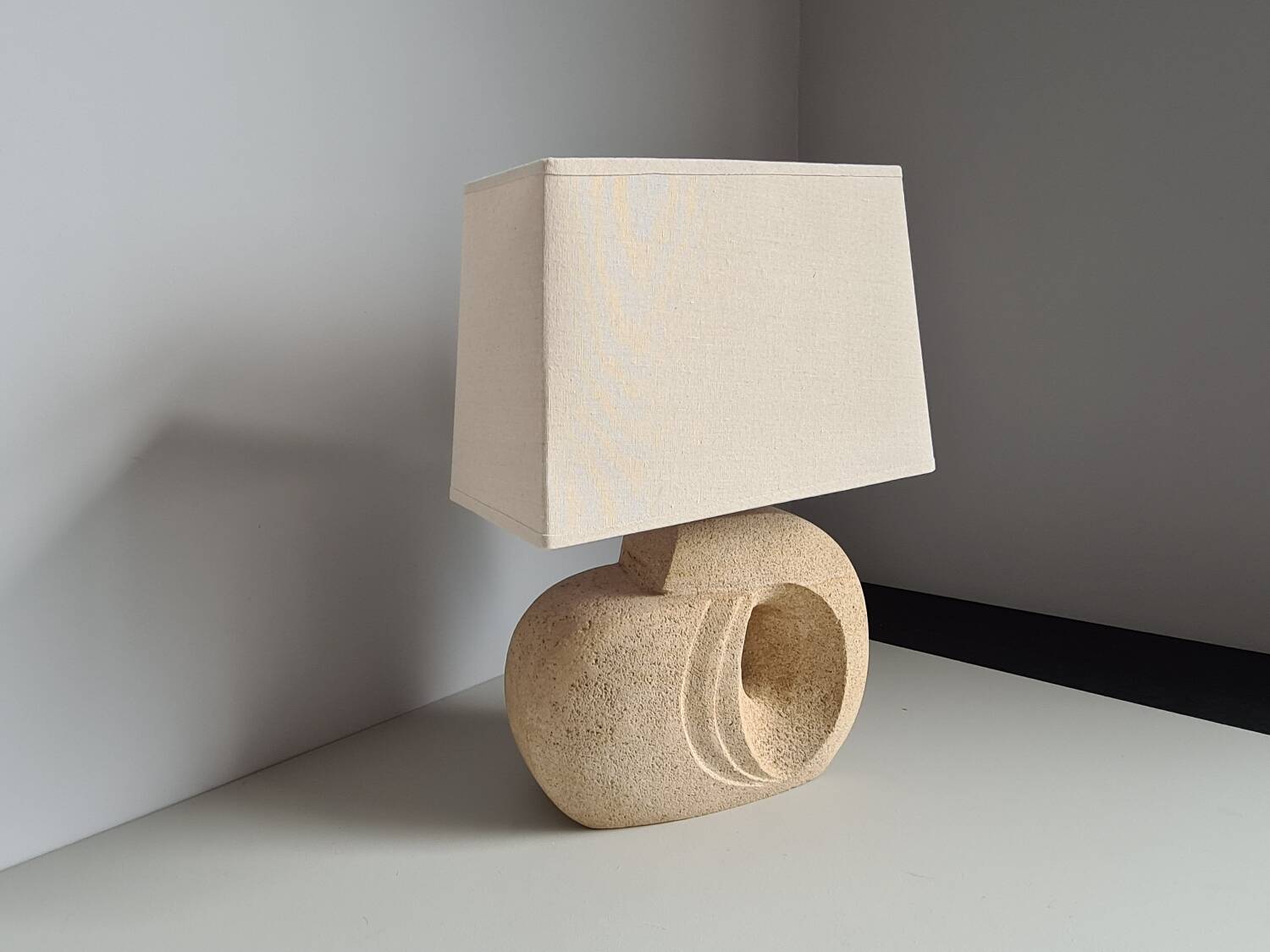 Albert Tormos style sculpture lamp in white stone / 60s / art / artisanal work / Mid-Century / France / 20th century