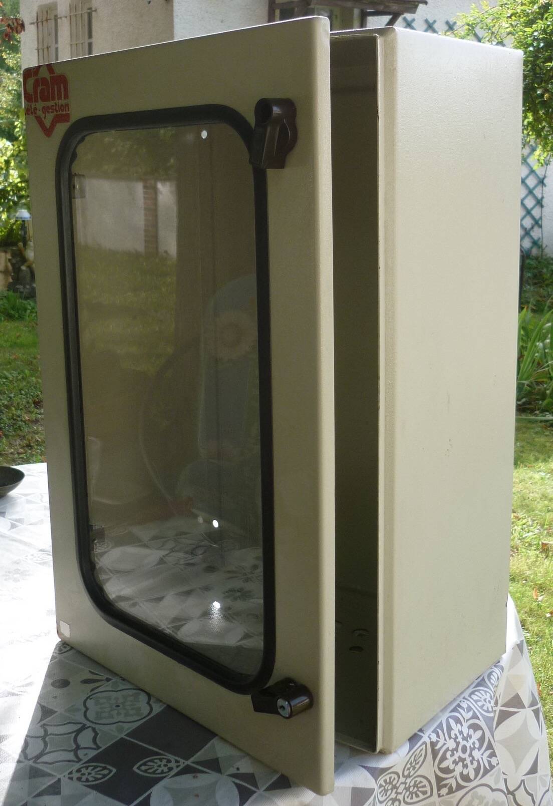 Sarel wall-mounted cabinet