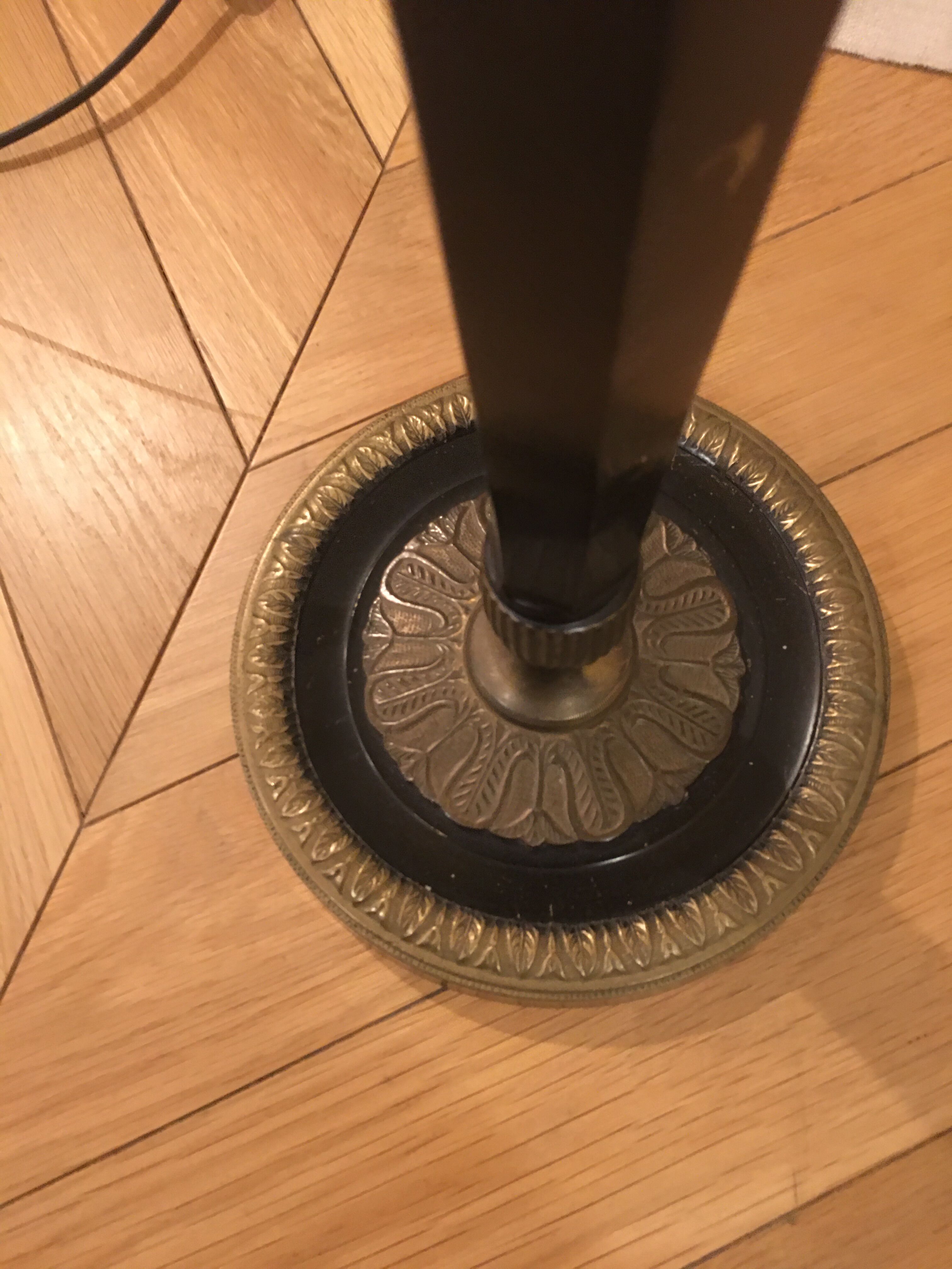 Empire-style lamp and its day offal