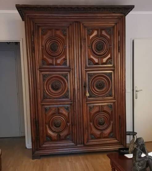 Antique Louis XV wardrobe – Carved solid walnut – Certificate of expertise