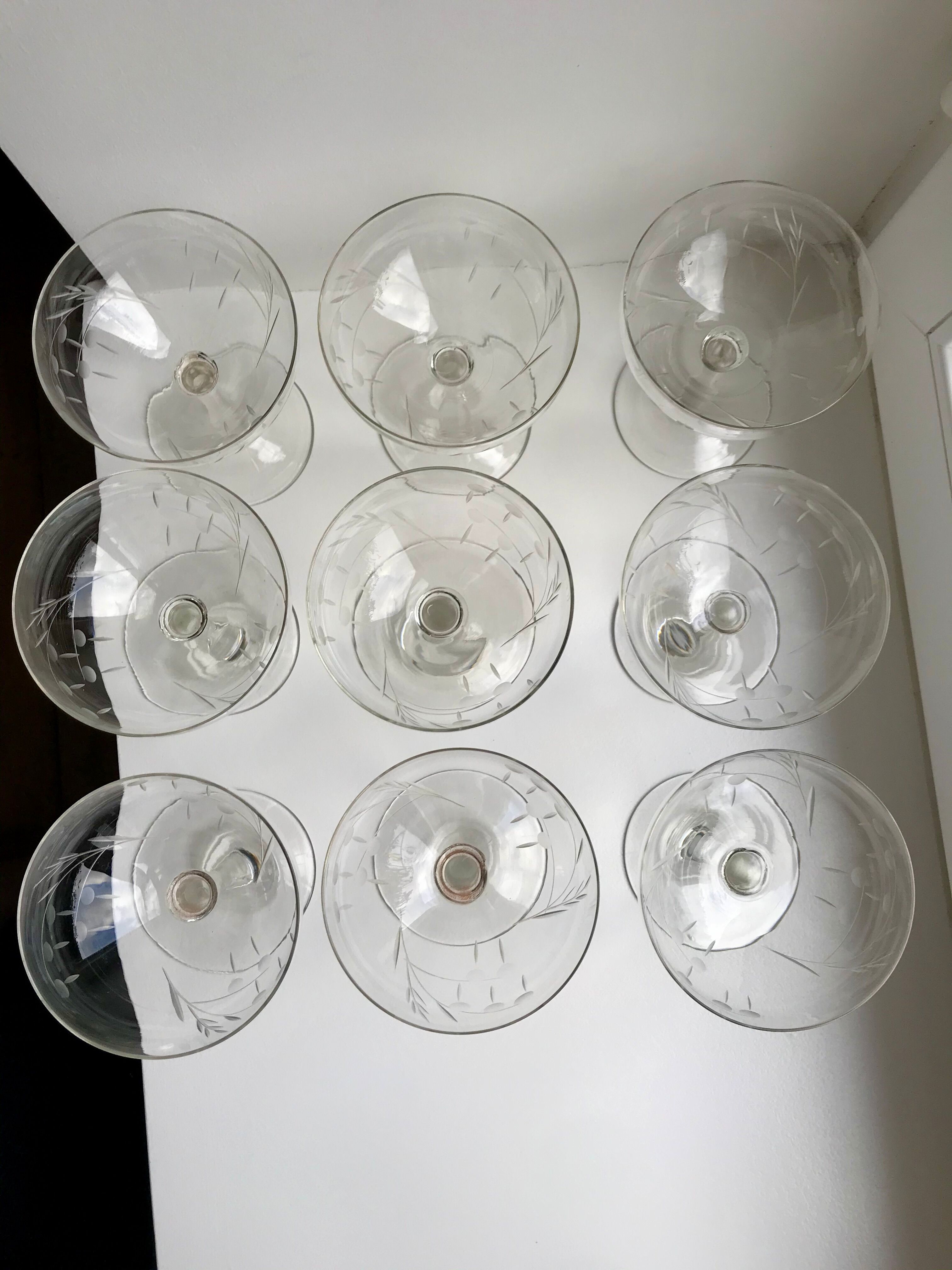 Set of 9 champagne glasses in crystal engraved 30s