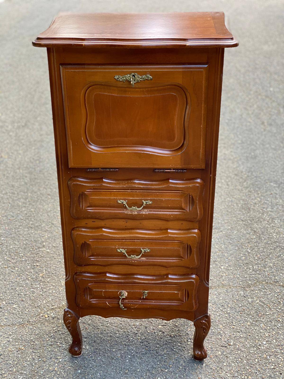 Commode en bois massif Louis XV chiffonnier