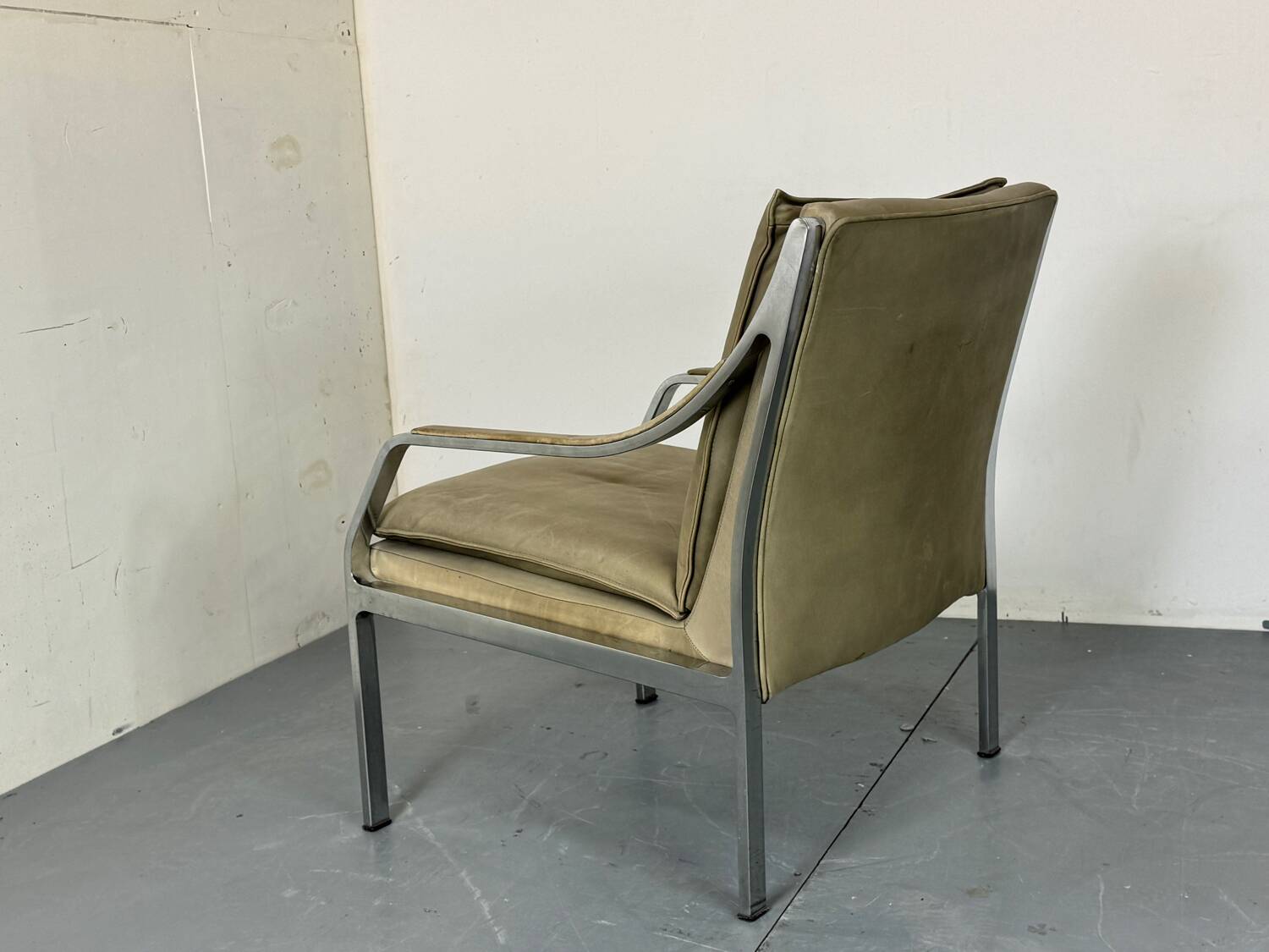 Modernist Mid Century Walter Knoll steel and leather lounge chair