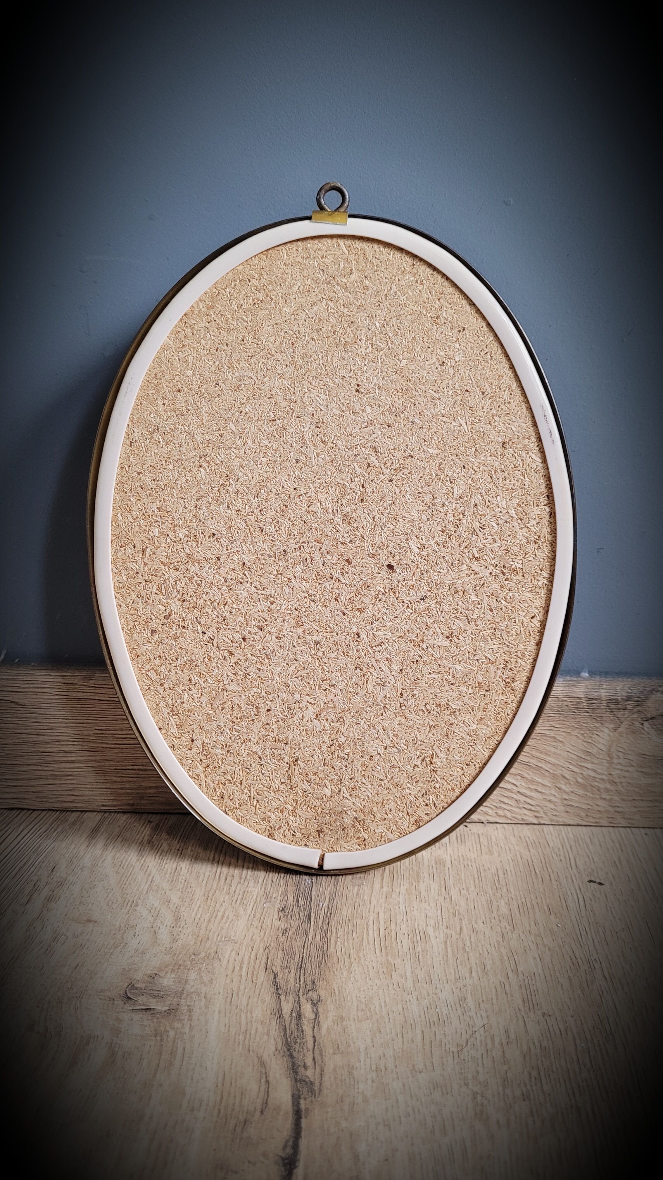 Curved glass flower frame