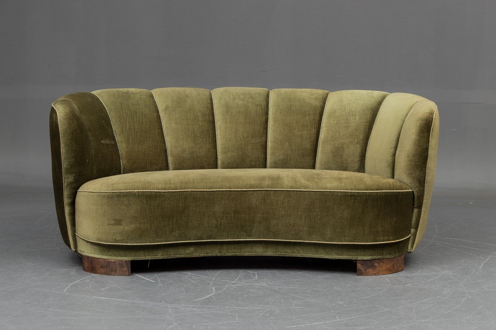 Canapé en velours vert 1930/1940