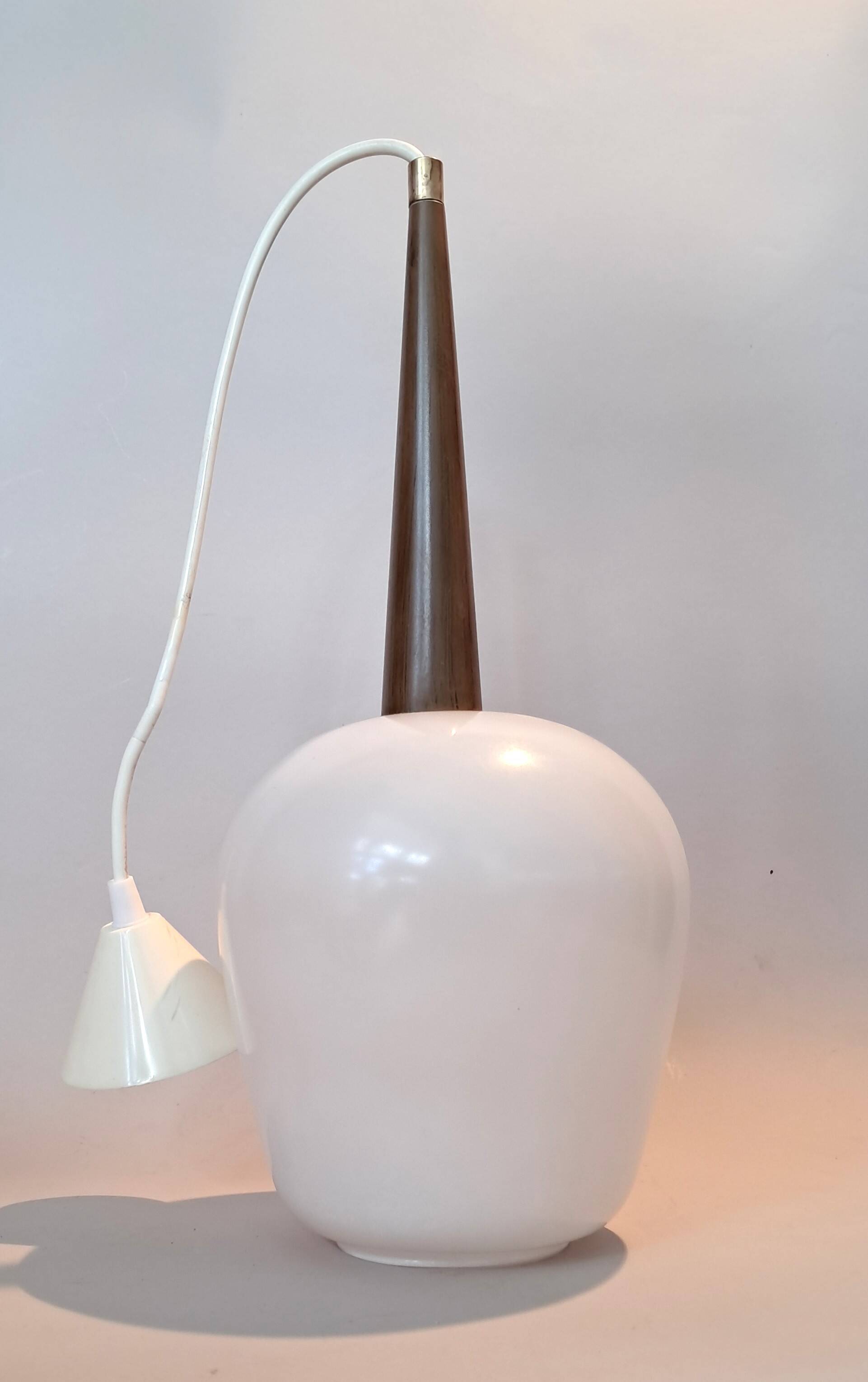 Suspension Louis Kalff  teck et opaline blanche 1950/1960.