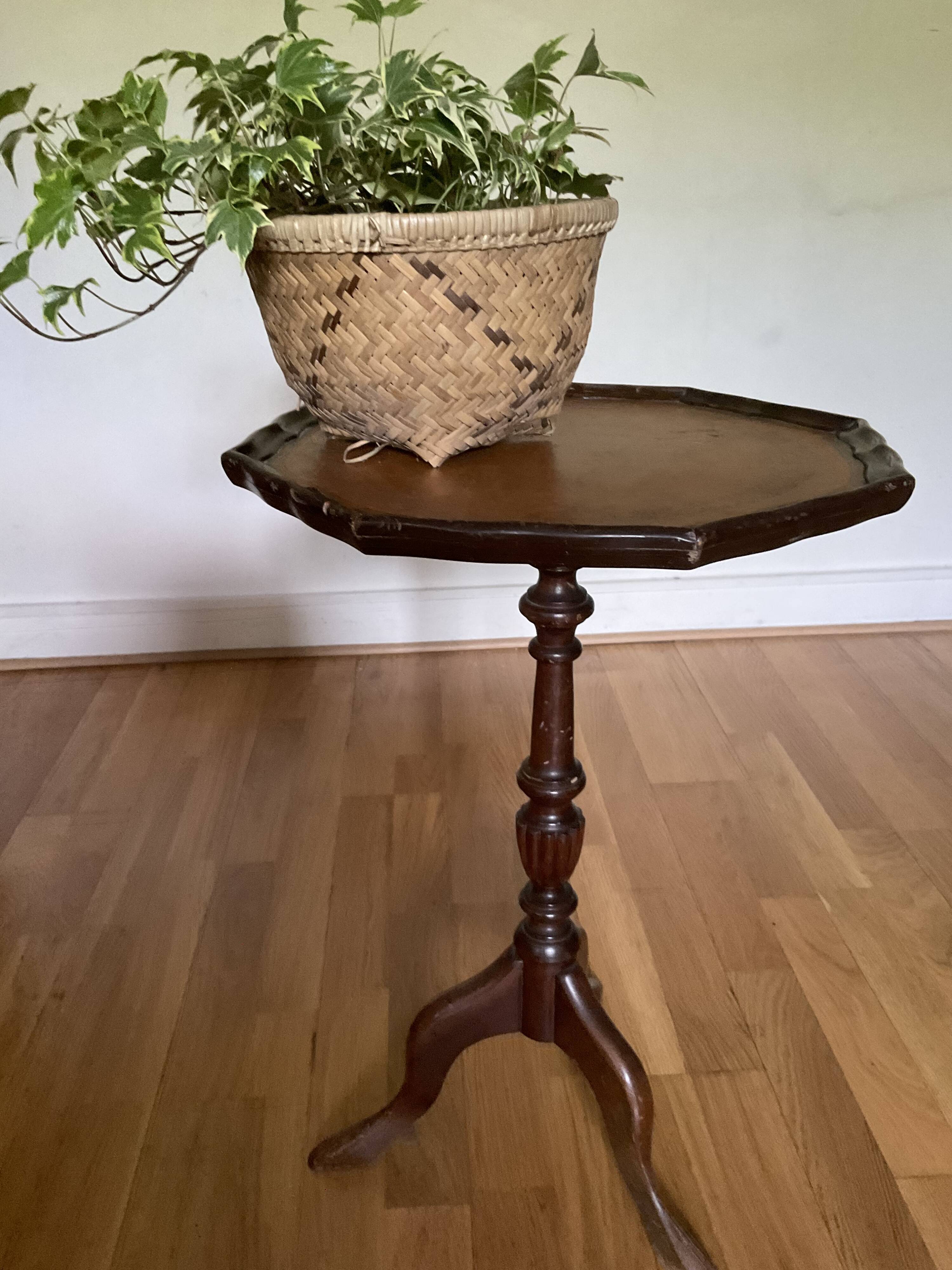 Gueridon tripode d’époque en acajou style XIXéme