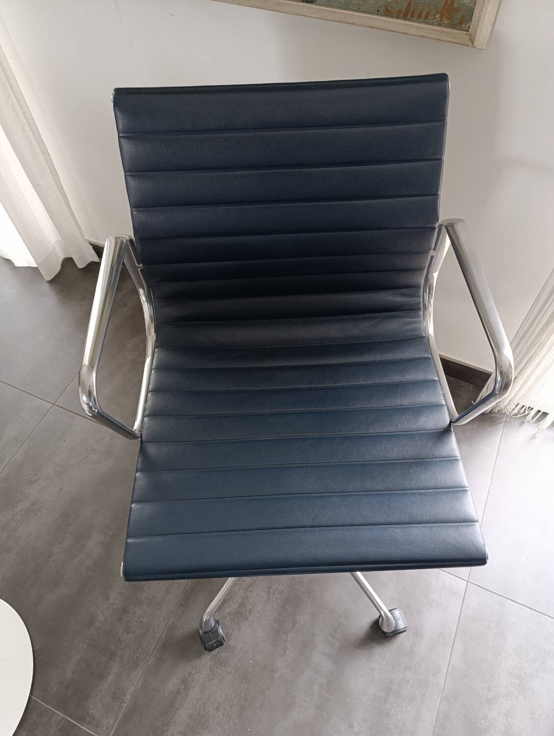 EA117 armchair Vitra