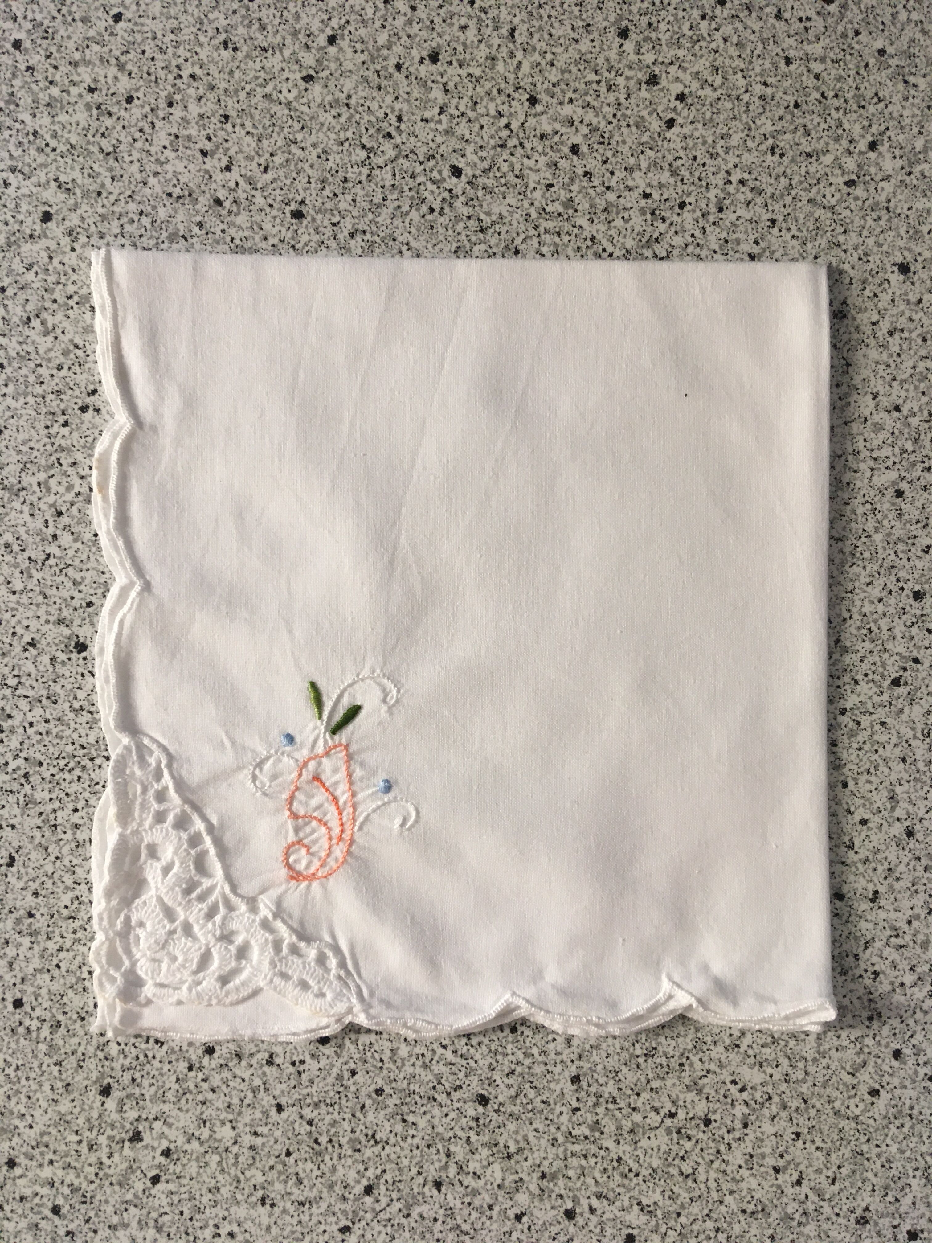 Nappe 160 x 260 ajourée brodée et 12 serviettes