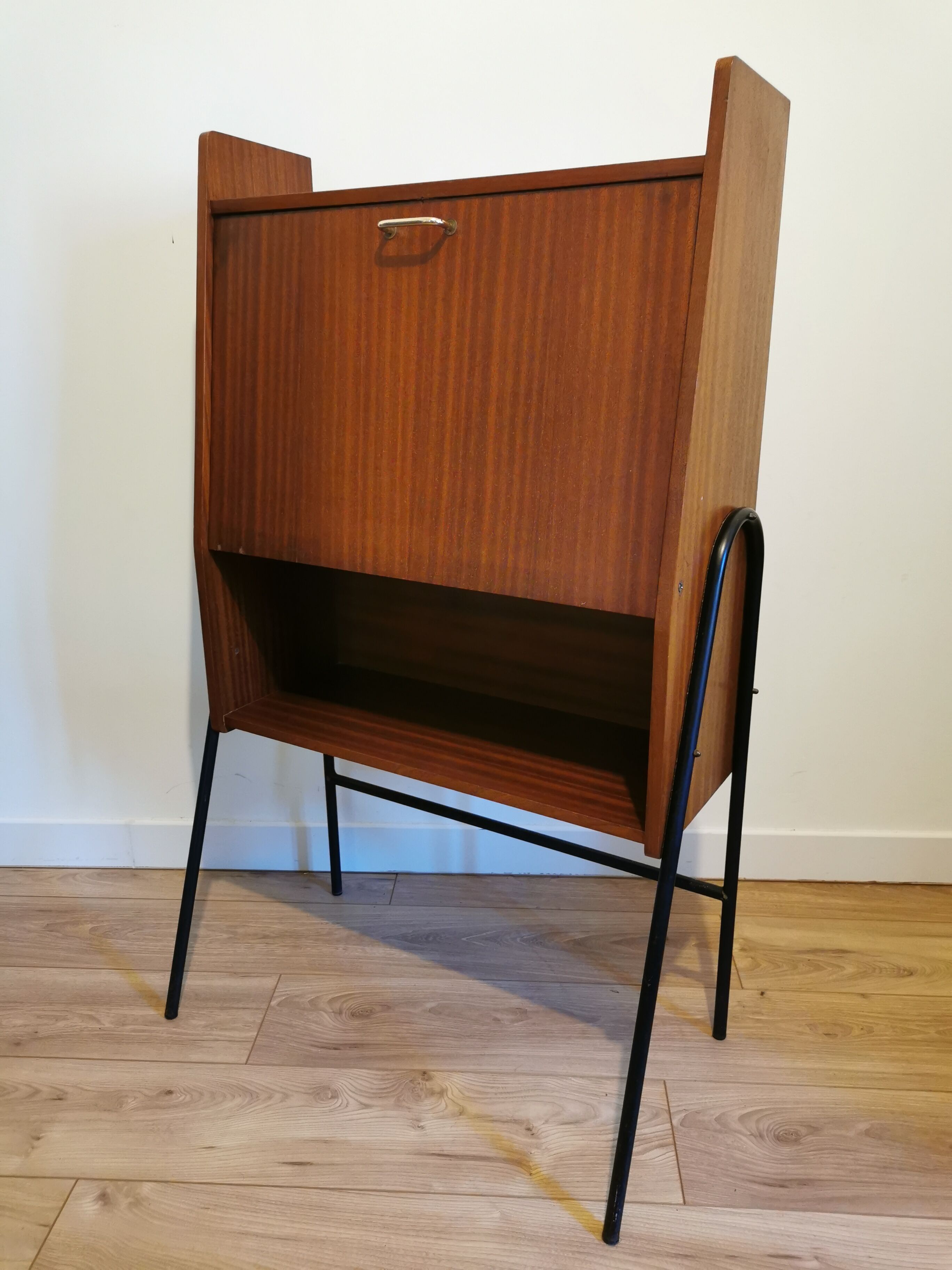 Secretary of the 50s on metal legs