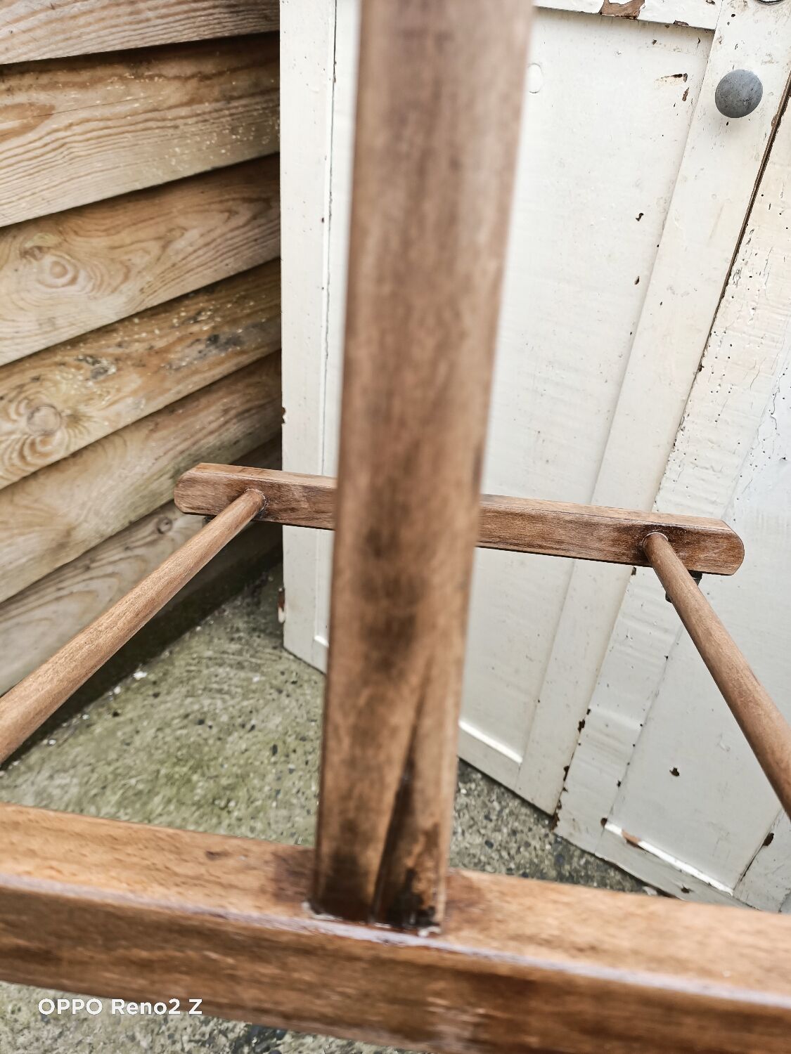 Valet en bois patiné