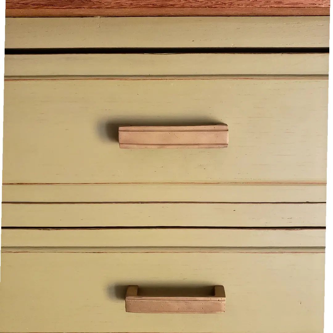 Chest of drawers in linden green