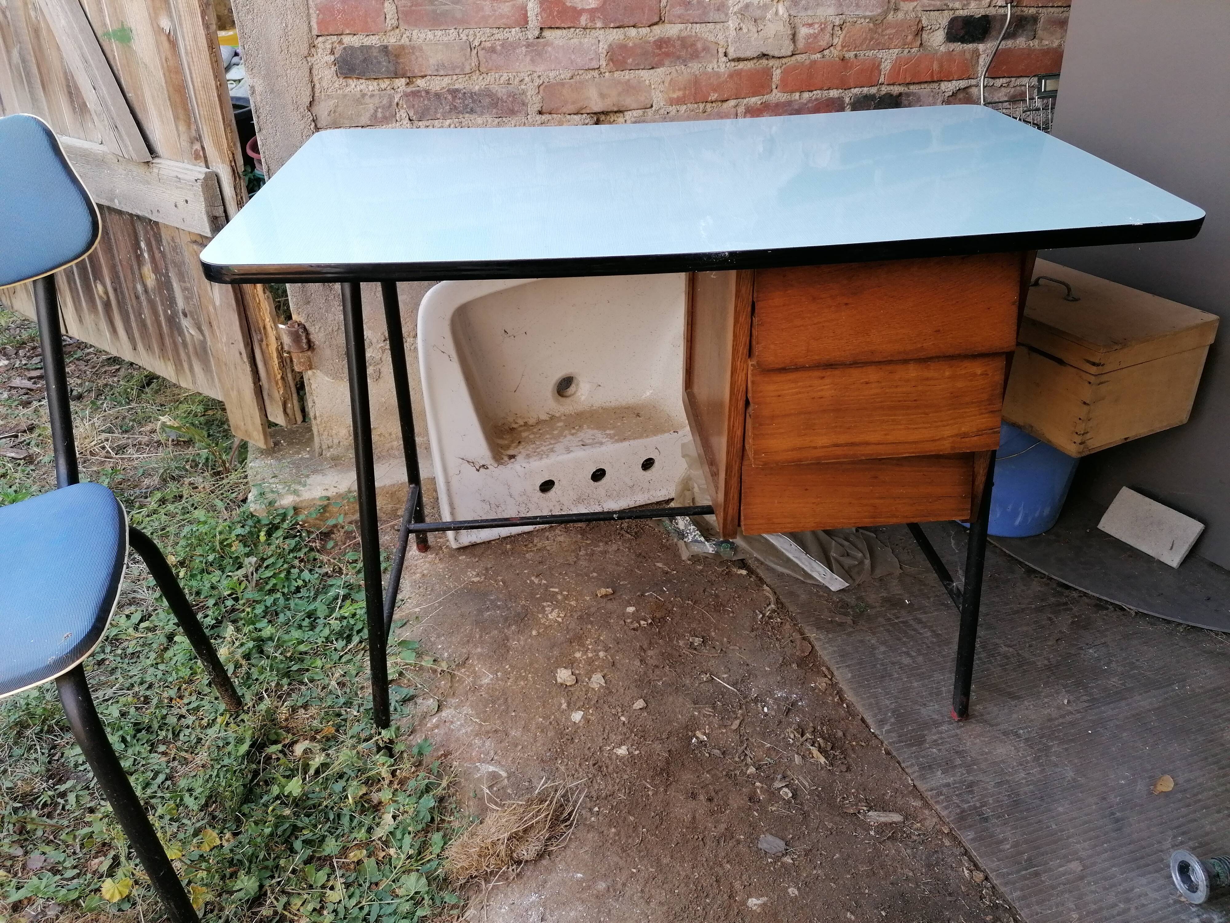 Vinatge desk and chair