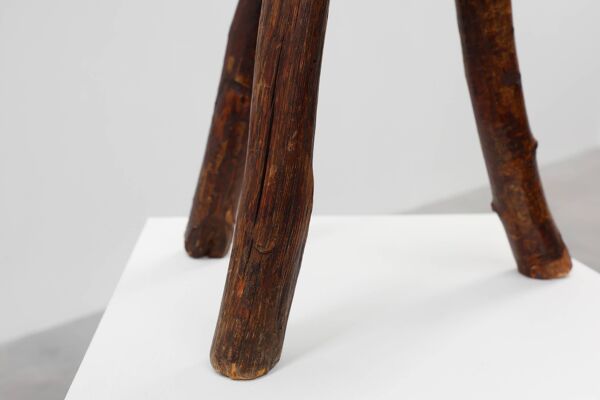 Tabouret bas tripode français wabi sabi en bois massif, années 1850