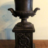 Pair of Medici vases, cast iron, on base