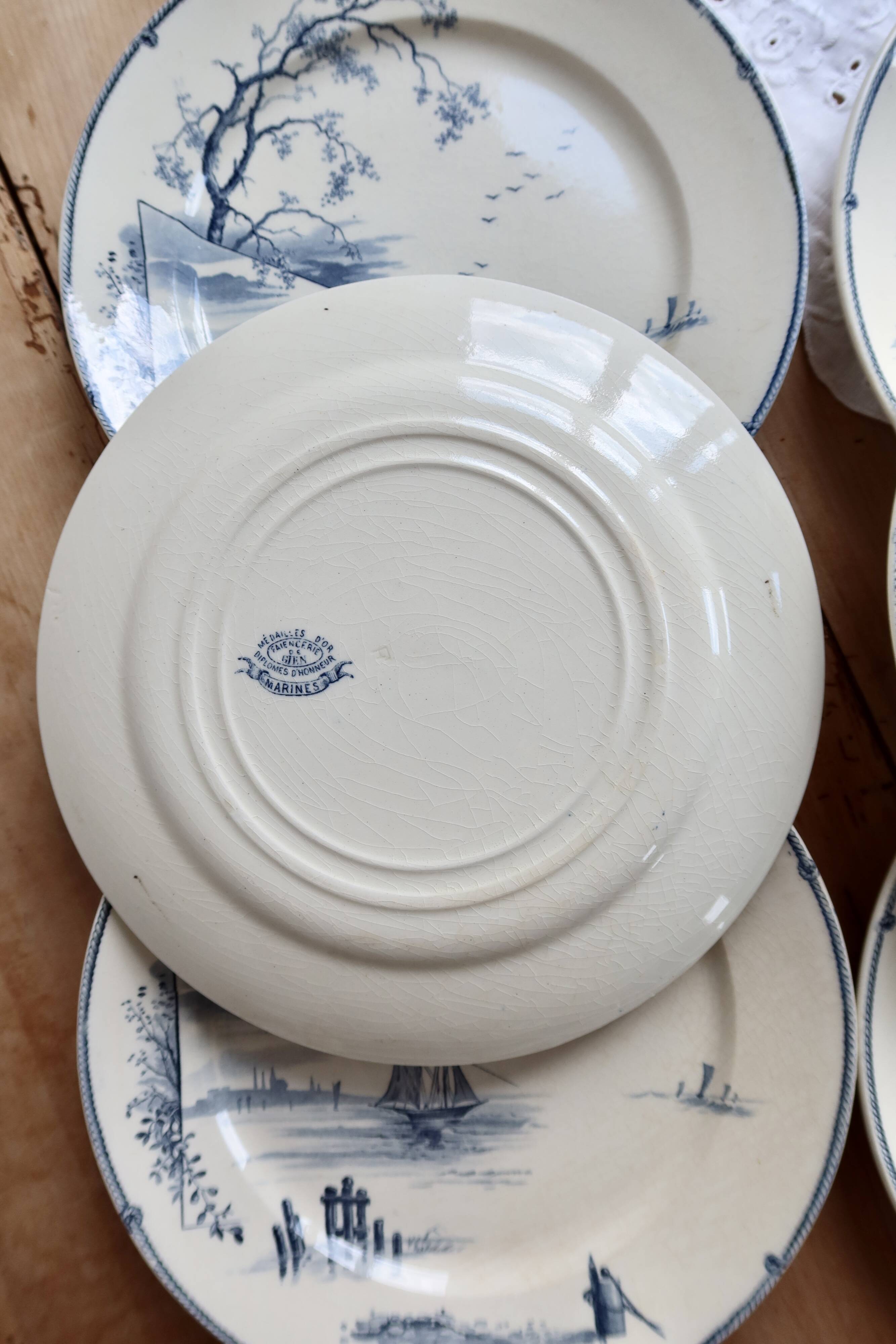 6 assiettes plates antiques Gien modèle Marines 1875