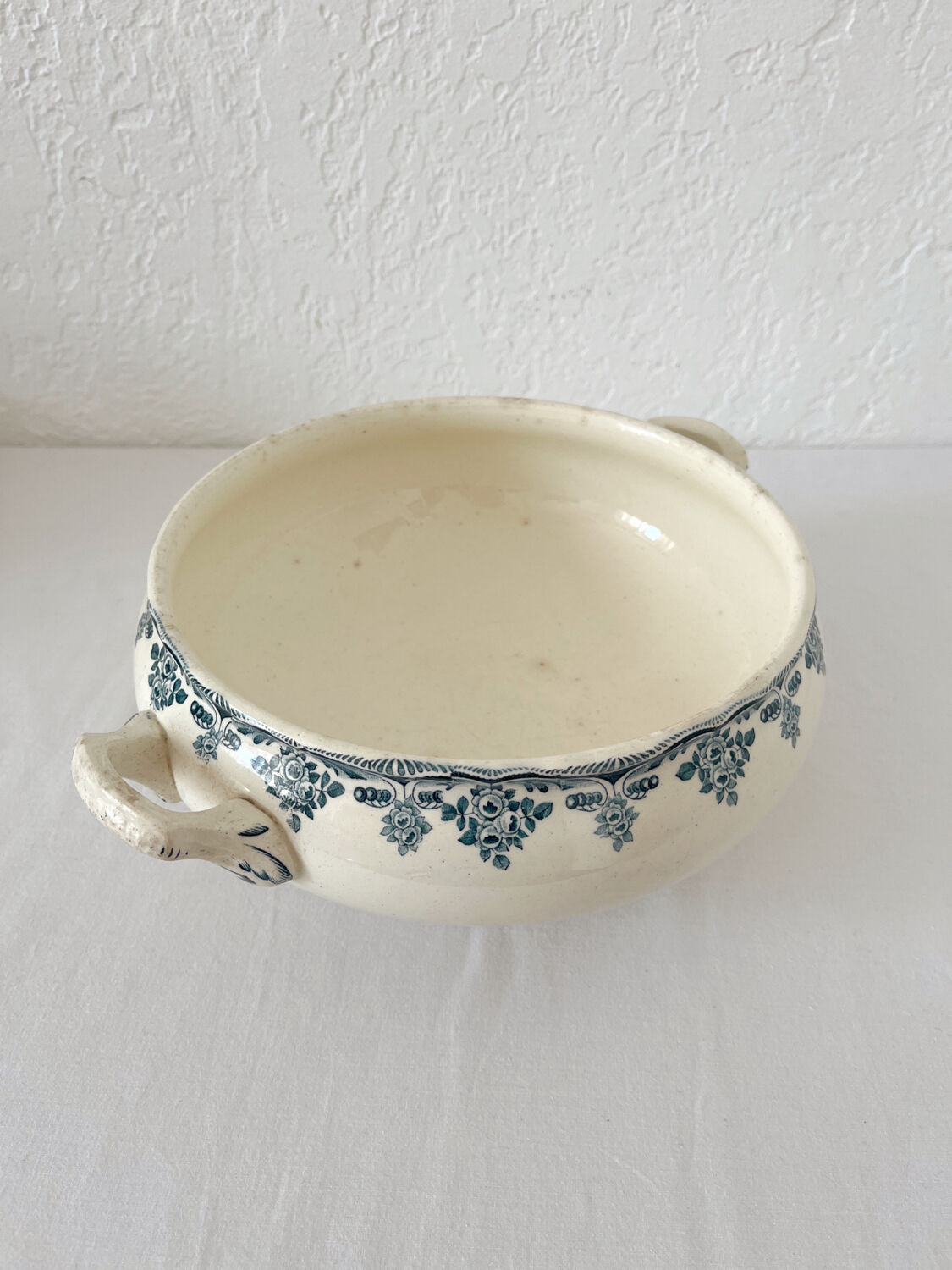 Bordeaux iron clay soup tureen bottom, Choisy le Roi