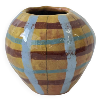 Checkered round vase