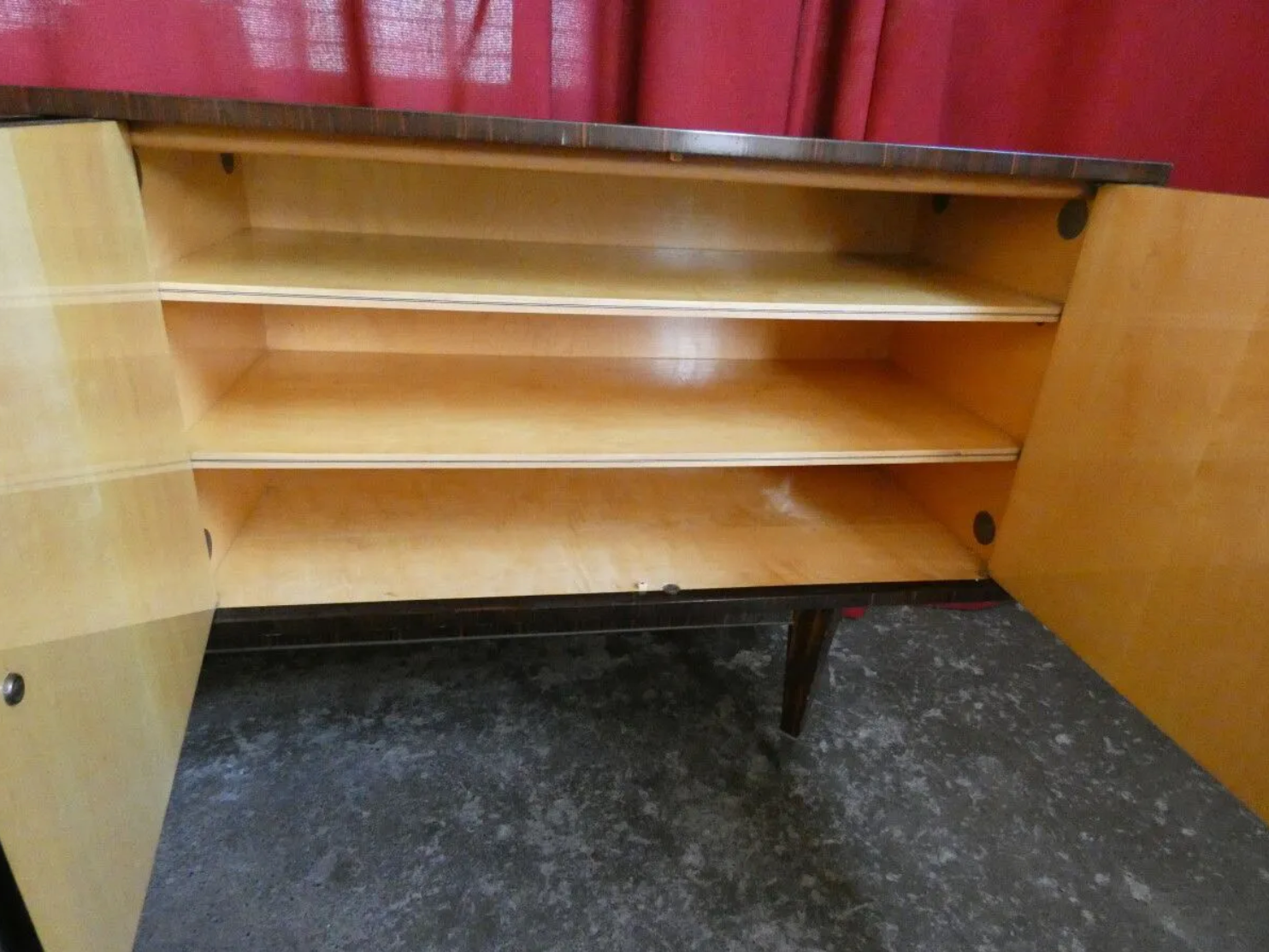 Enfilade verni polyester ouvrant à 4 vantaux