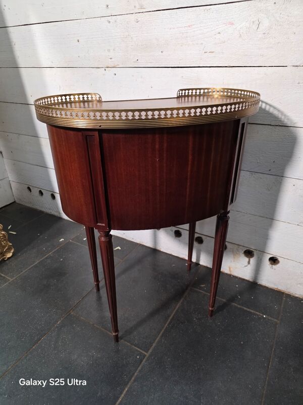 Table de chevet rognon style Louis XVI en acajou