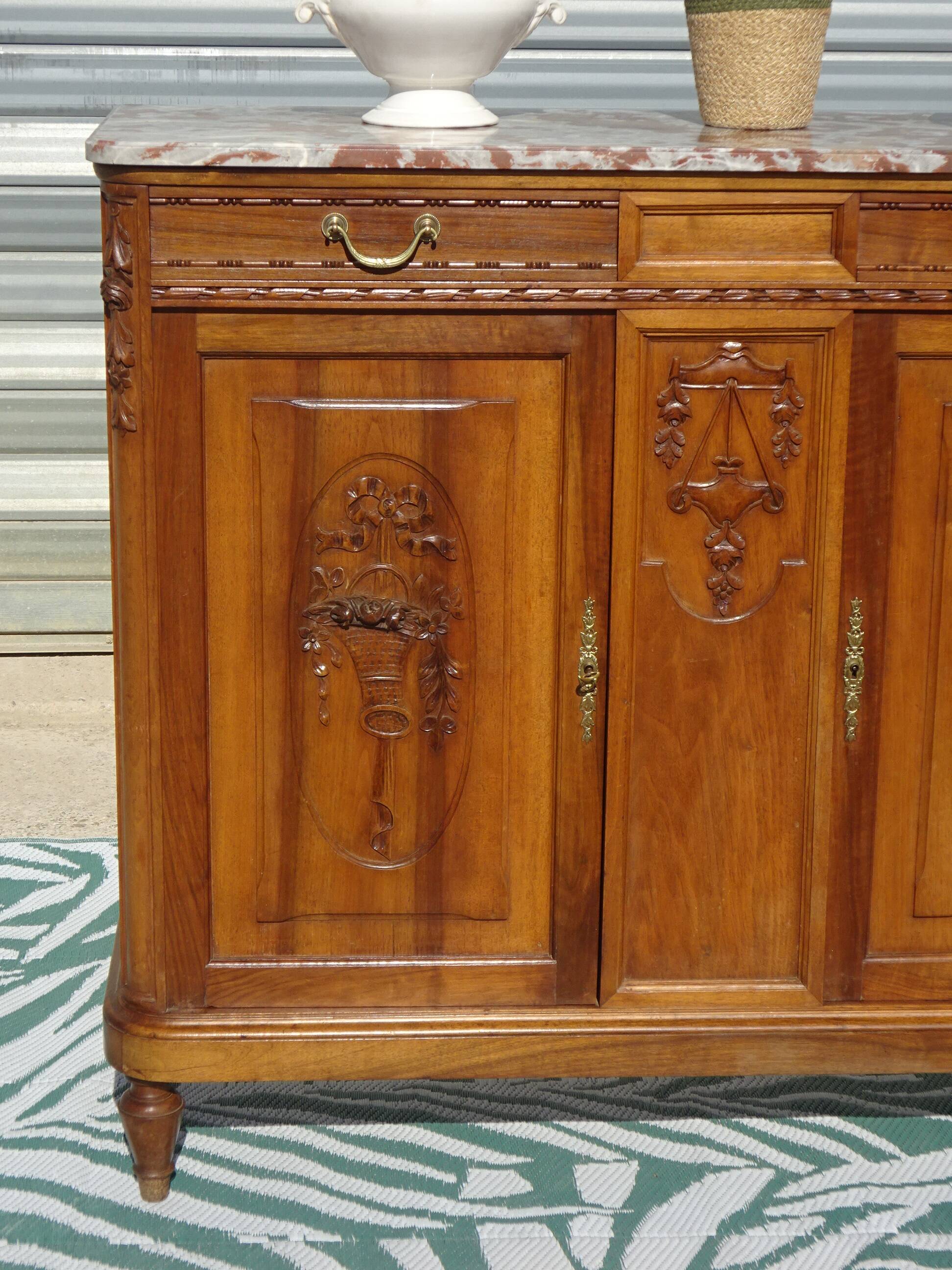 Art Deco buffet in walnut and marble