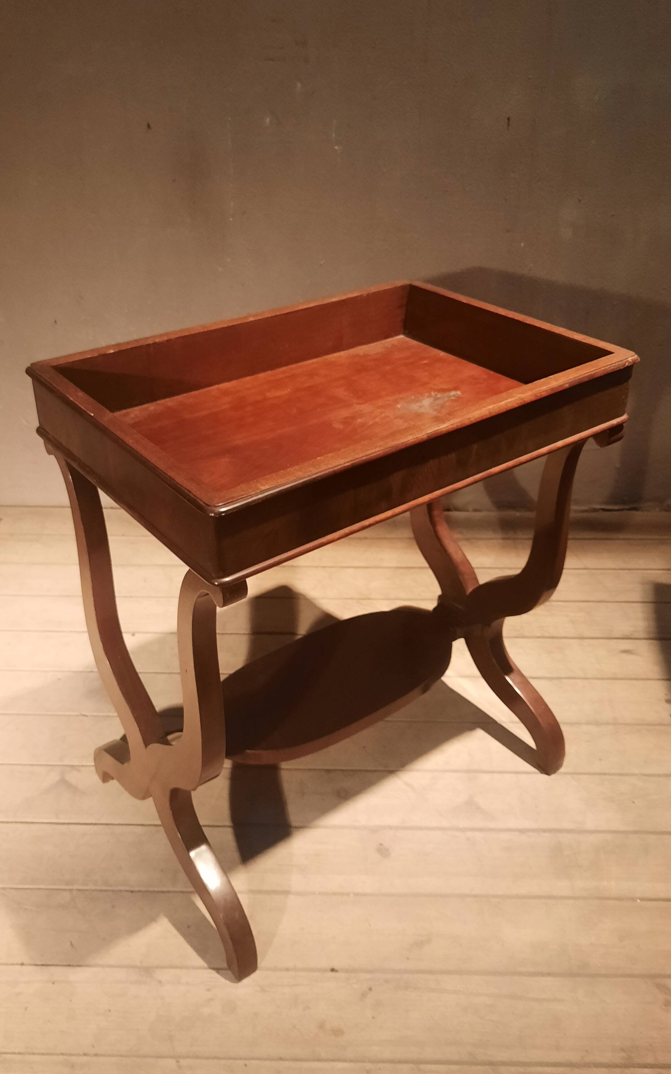 Table d appoin à cuvette t en acajou