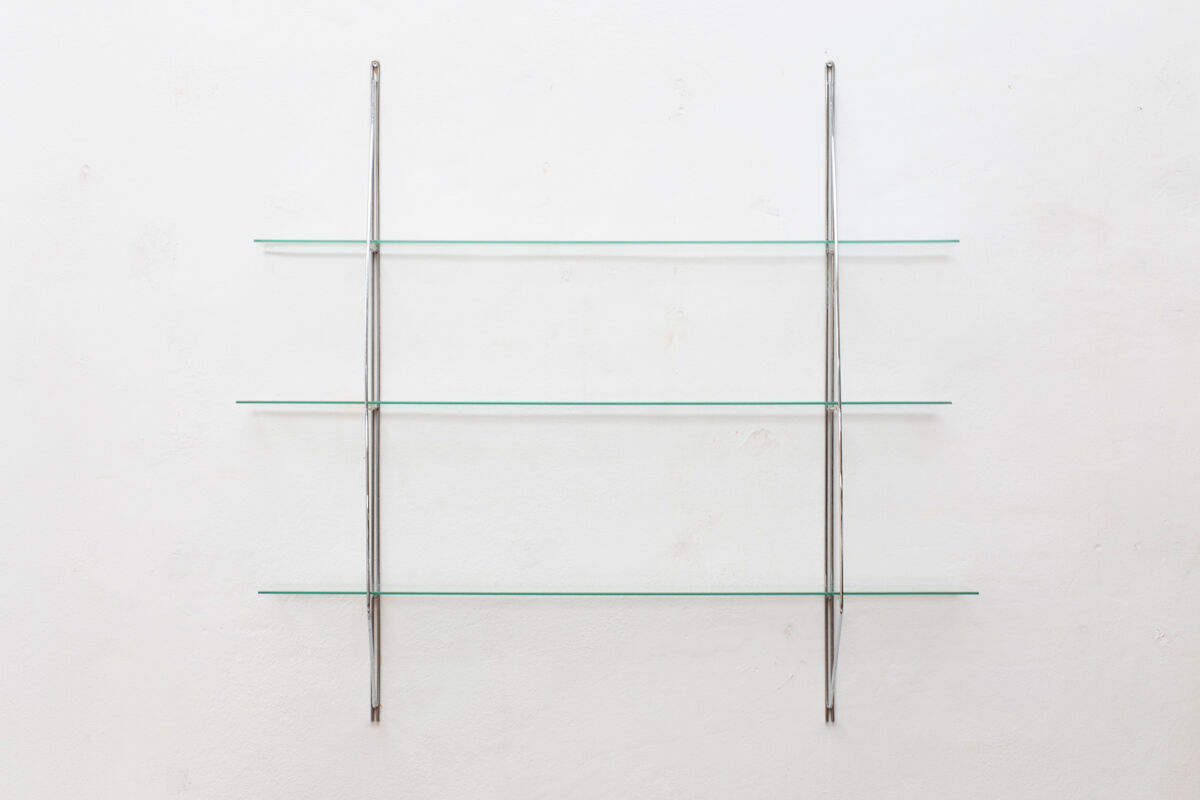 Wall rack 'sail' in chrome and glass