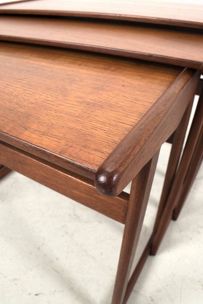 Tables gigognes en teck, ensemble de 3
