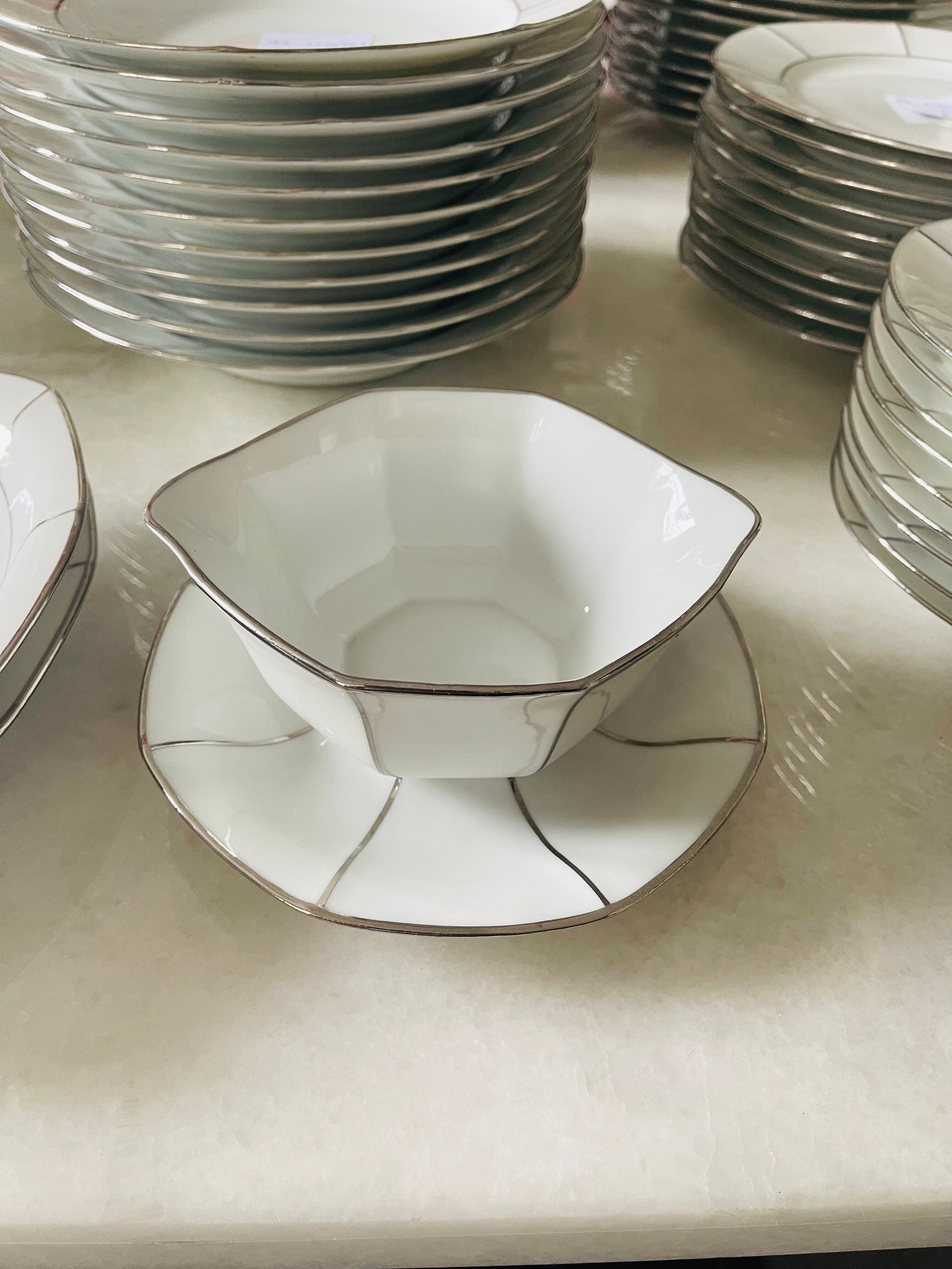 Bernardaud rare table service with platinum pattern art deco