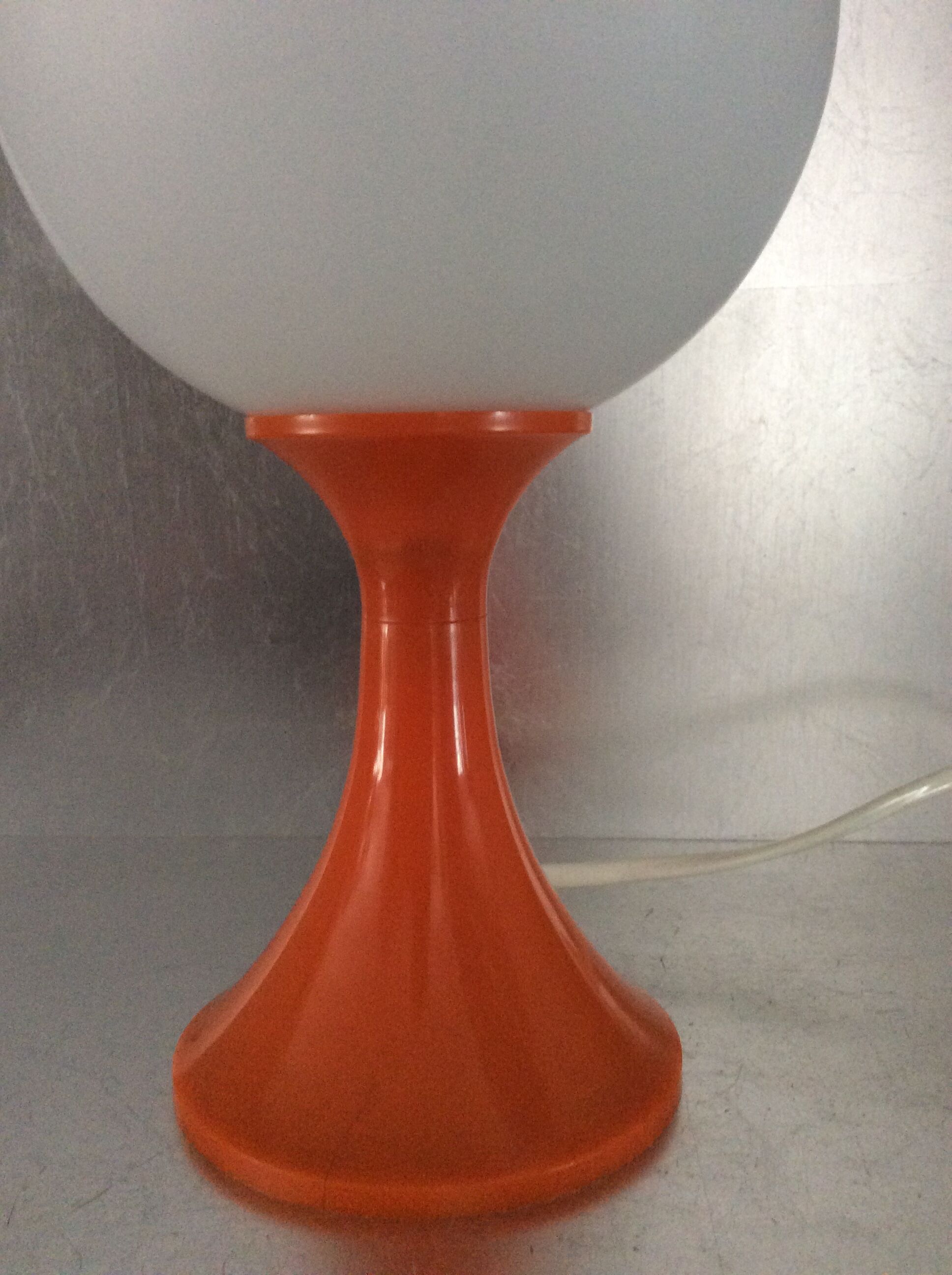 Lampe boule pied tulipe des années 60-70