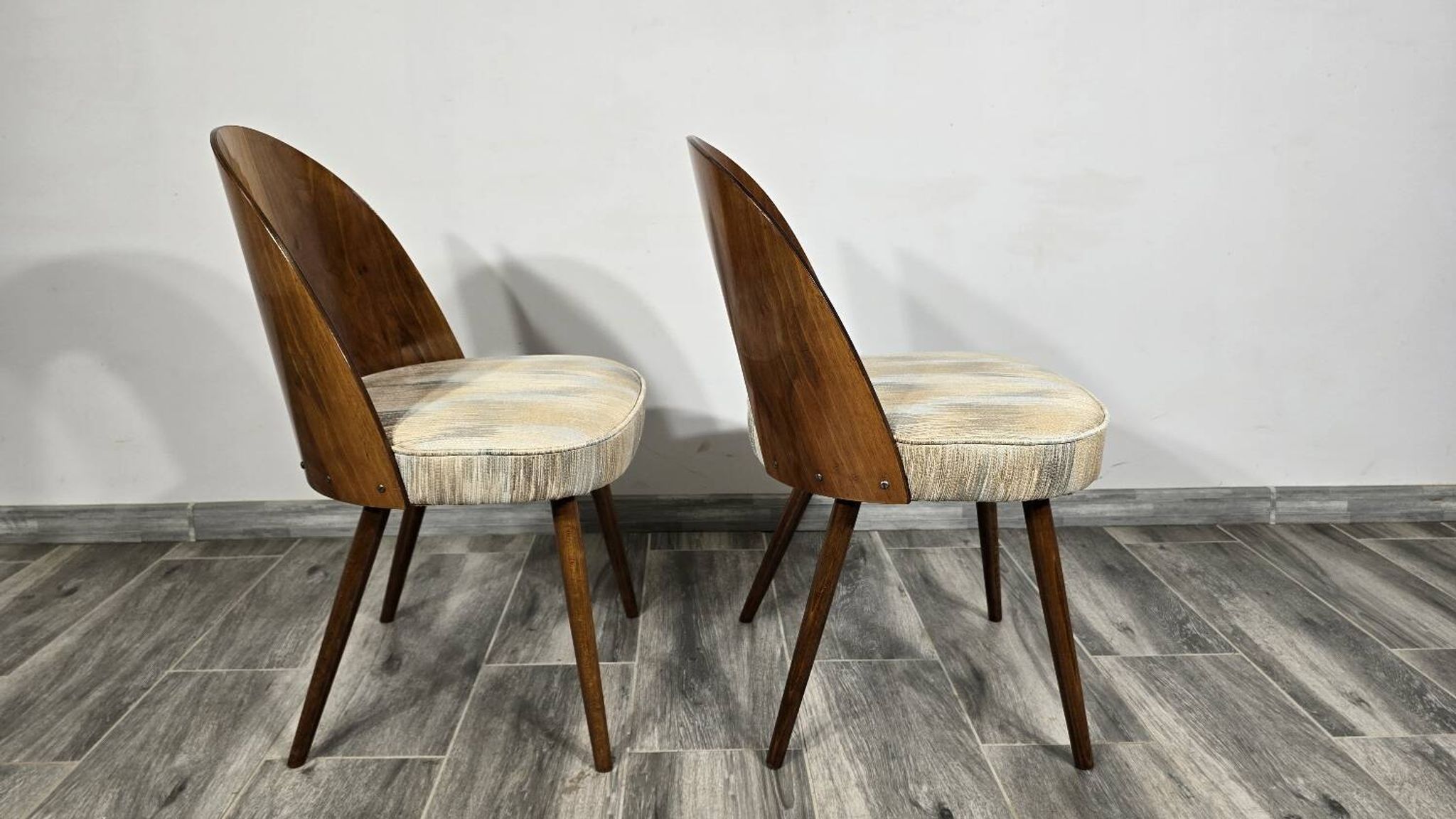 Paire de chaises de salle à manger par Antonin Suman, années 1960