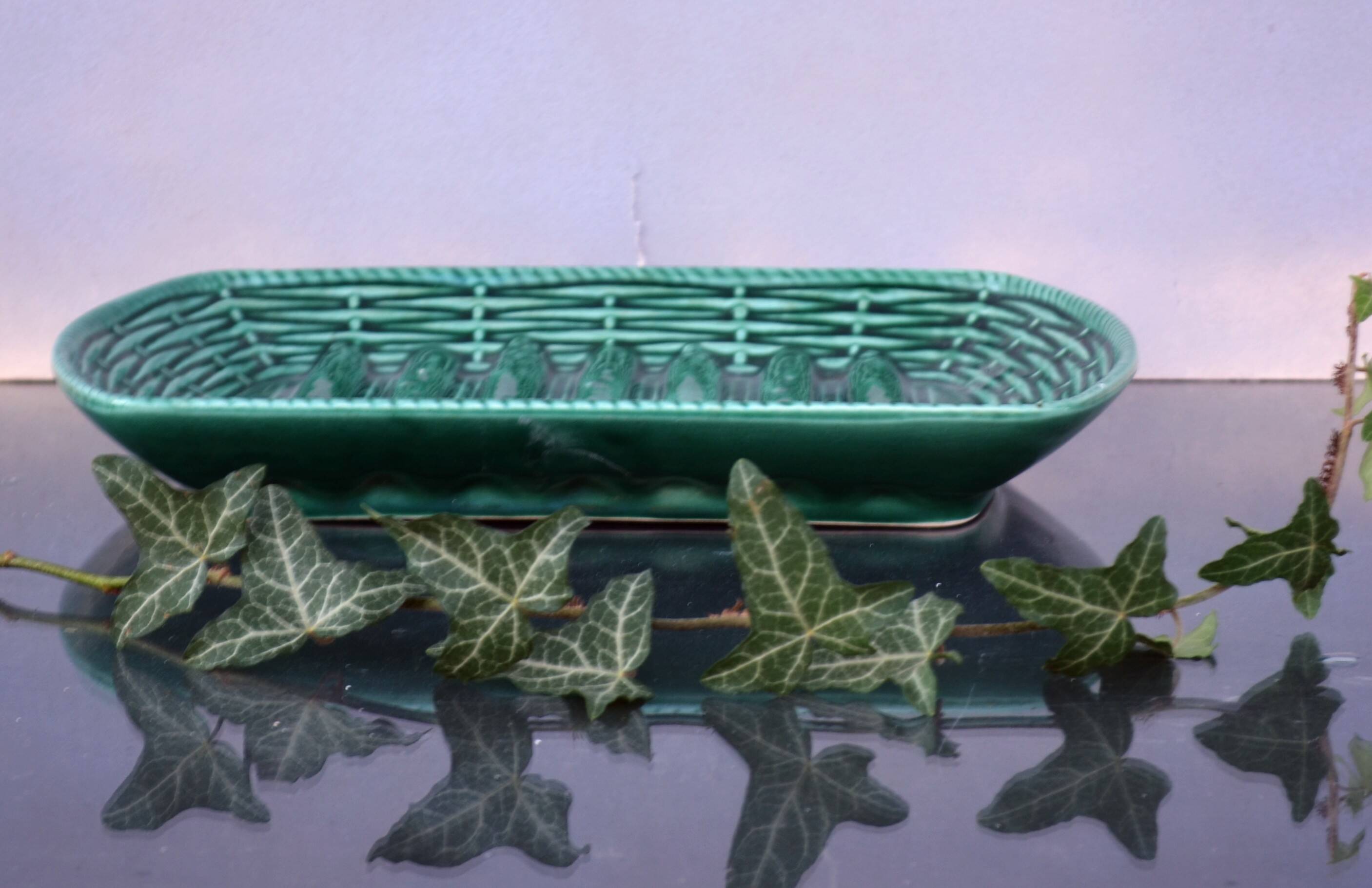 Large Dish Faience Plate circa 1900 Asparagus Majolica France