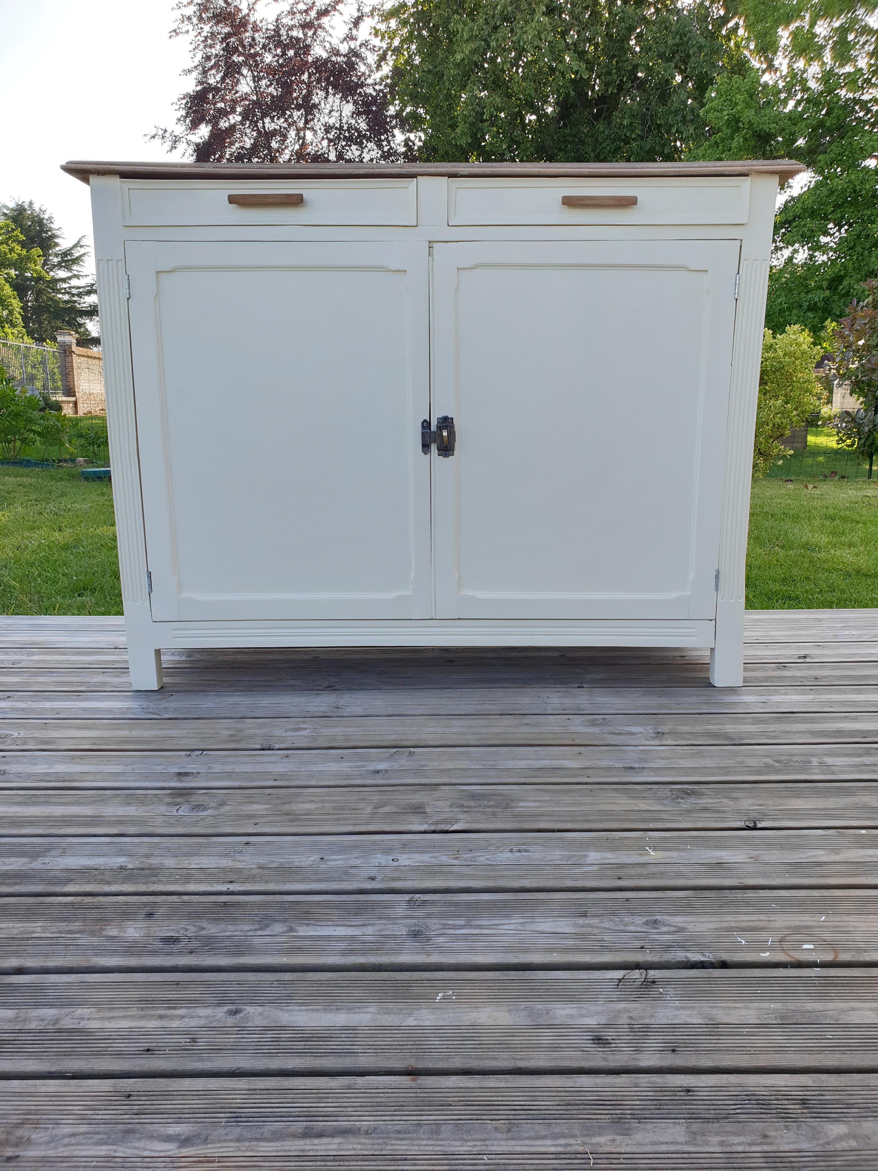 White porcelain parisian buffet