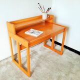 Minimalist desk of the 60/70