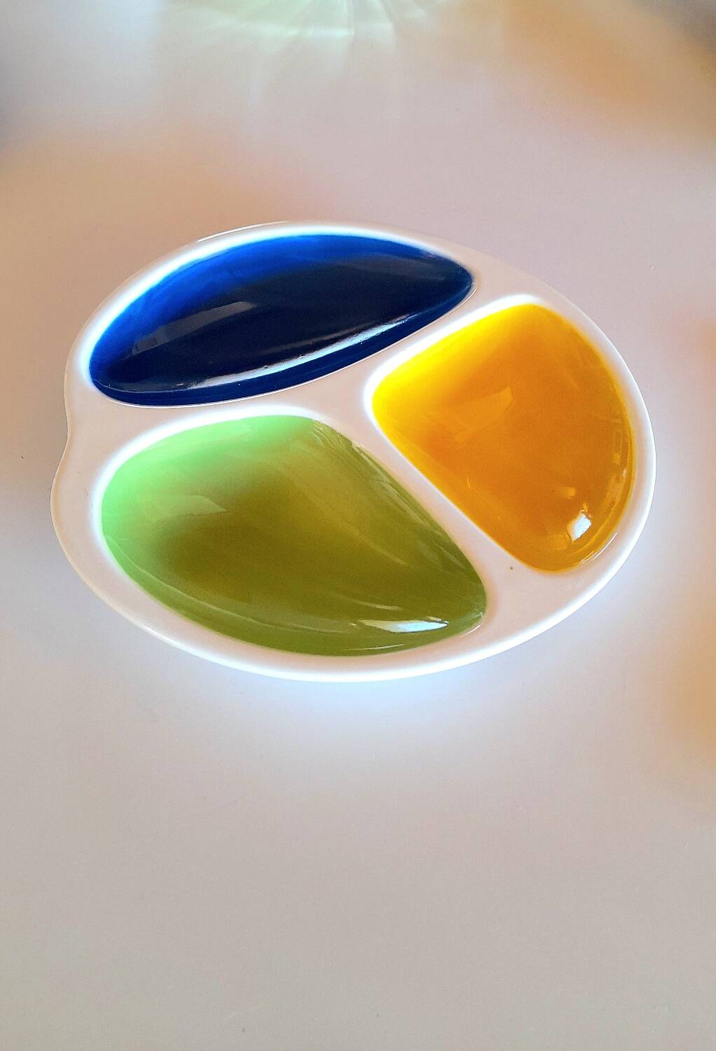 Gien earthenware appetizer dish, 1980.