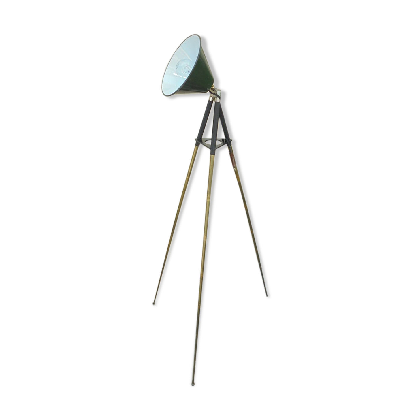 Tripod lamp with adjustable height
