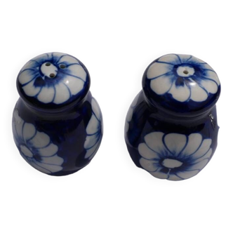 Blue ceramic salt and pepper shaker with flower pattern