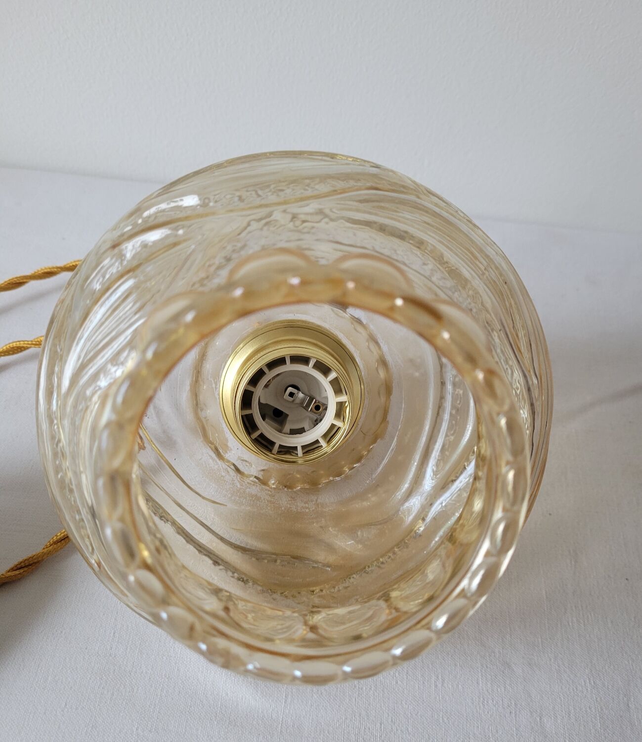 Suspension en verre moulé