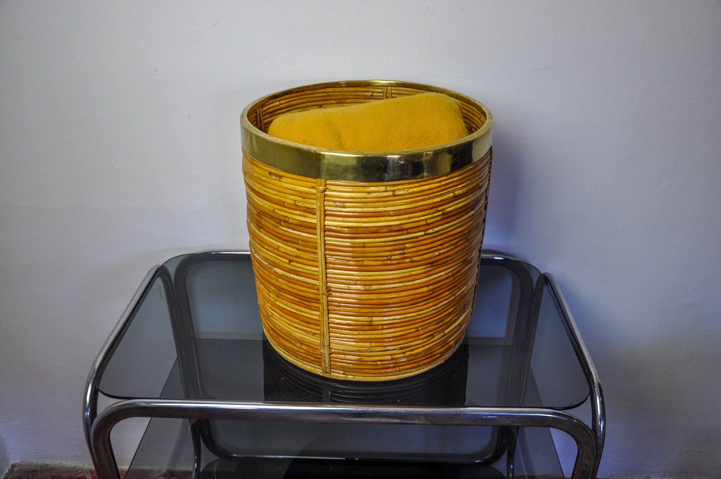 XL basket in rattan and brass, Italy, 1970, 36cm Diam